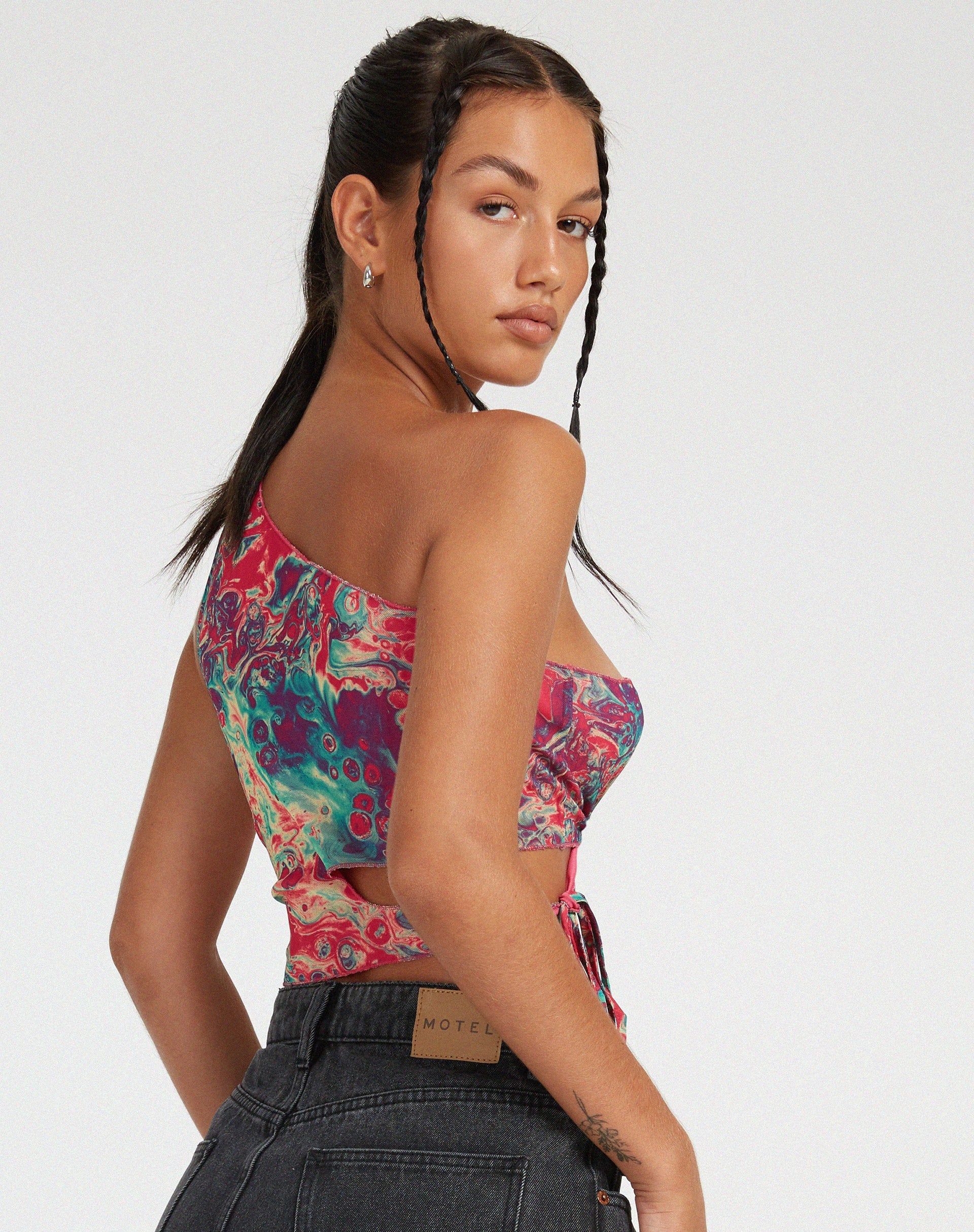 image de Romla Cutout Top in Festival Print