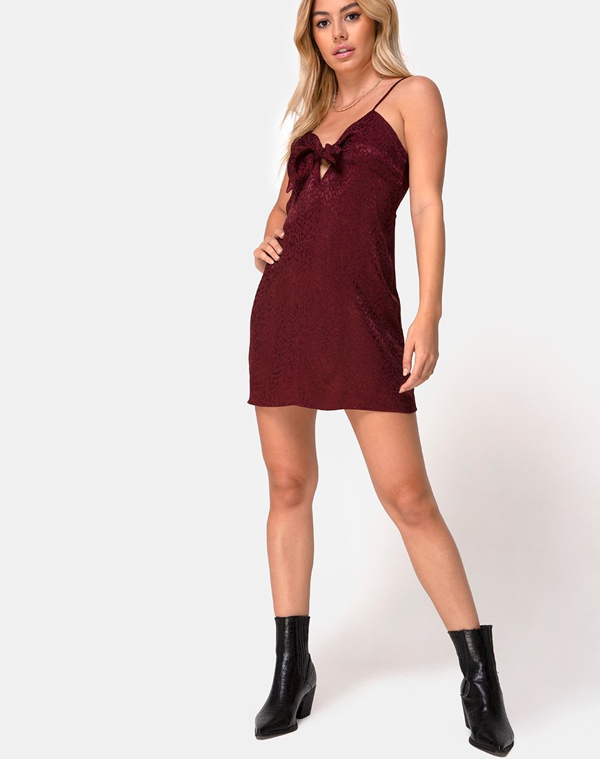 Image de la robe Ronina en satin Cheetah Burgundy