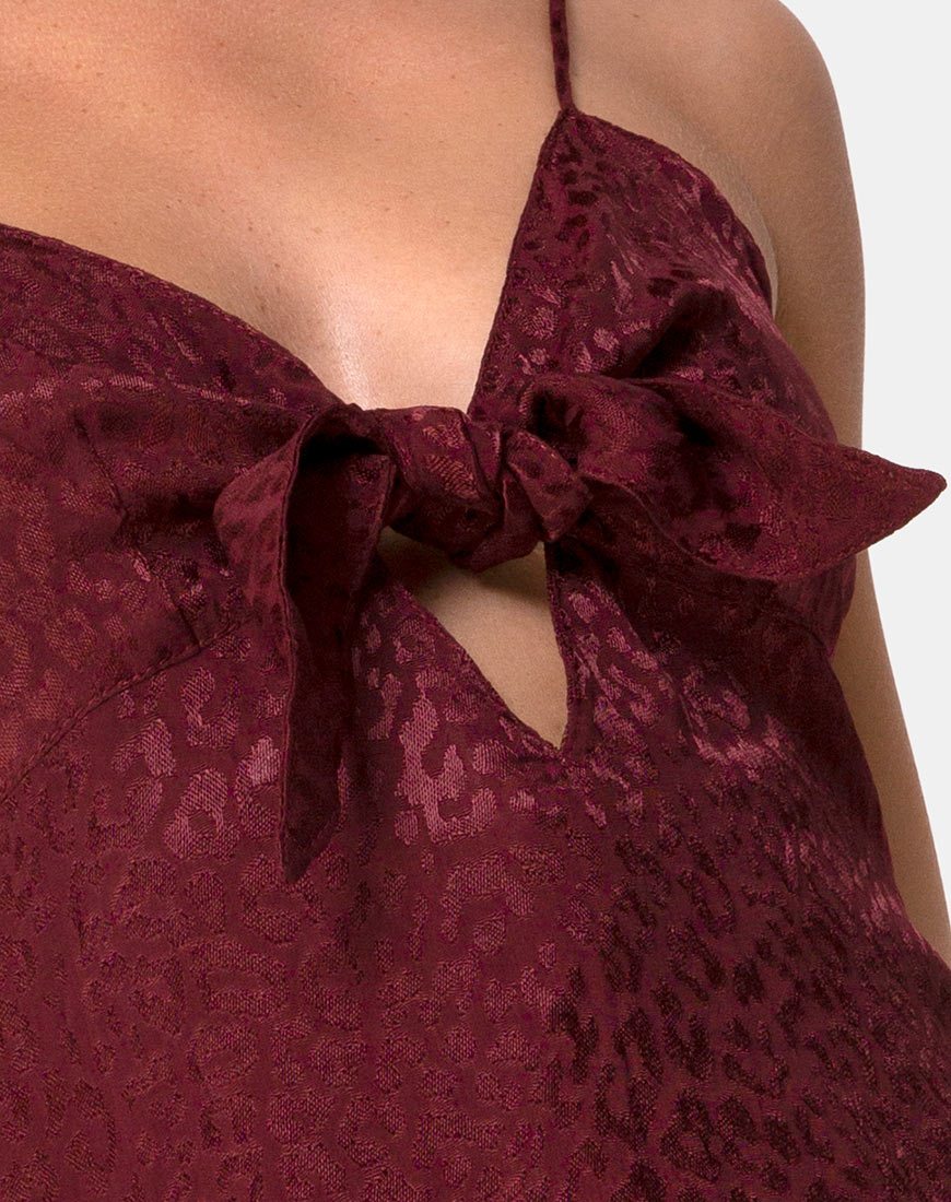 Image de la robe Ronina en satin Cheetah Burgundy