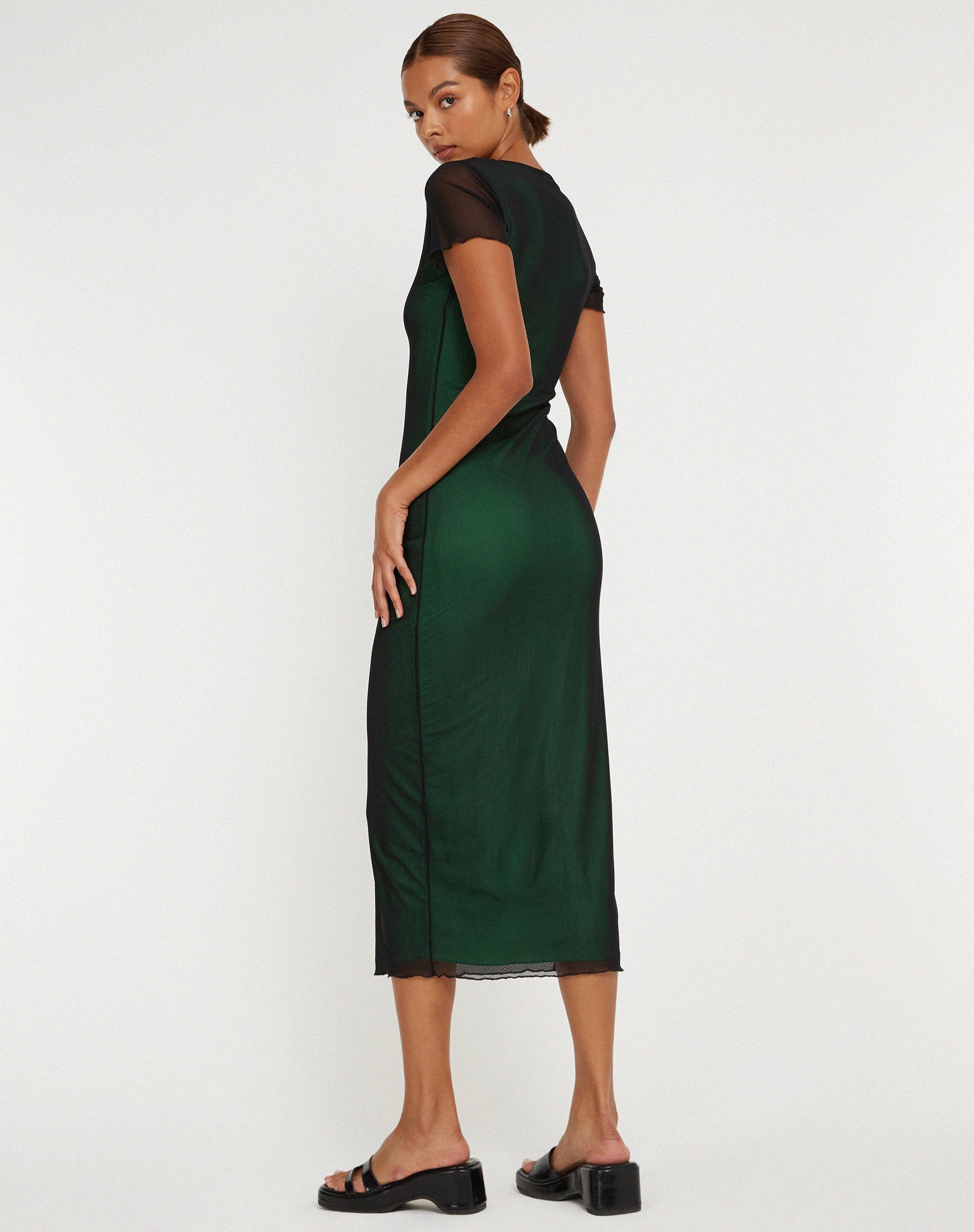 image de Roska Midi Dress in Black with Vibrant Green Lining