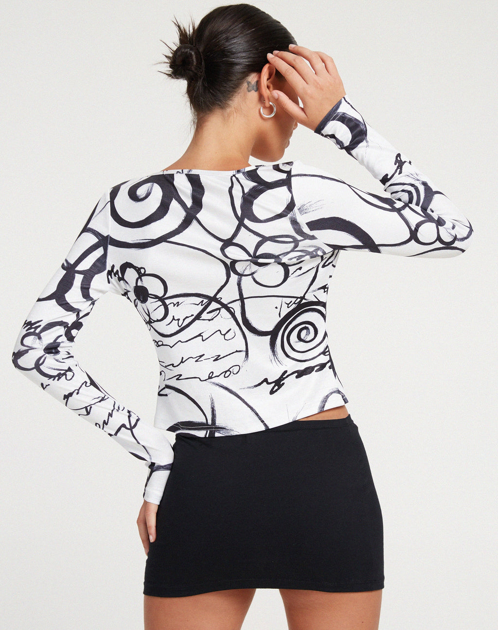 Sadiah Cardi en Mono Doodle noir et blanc
