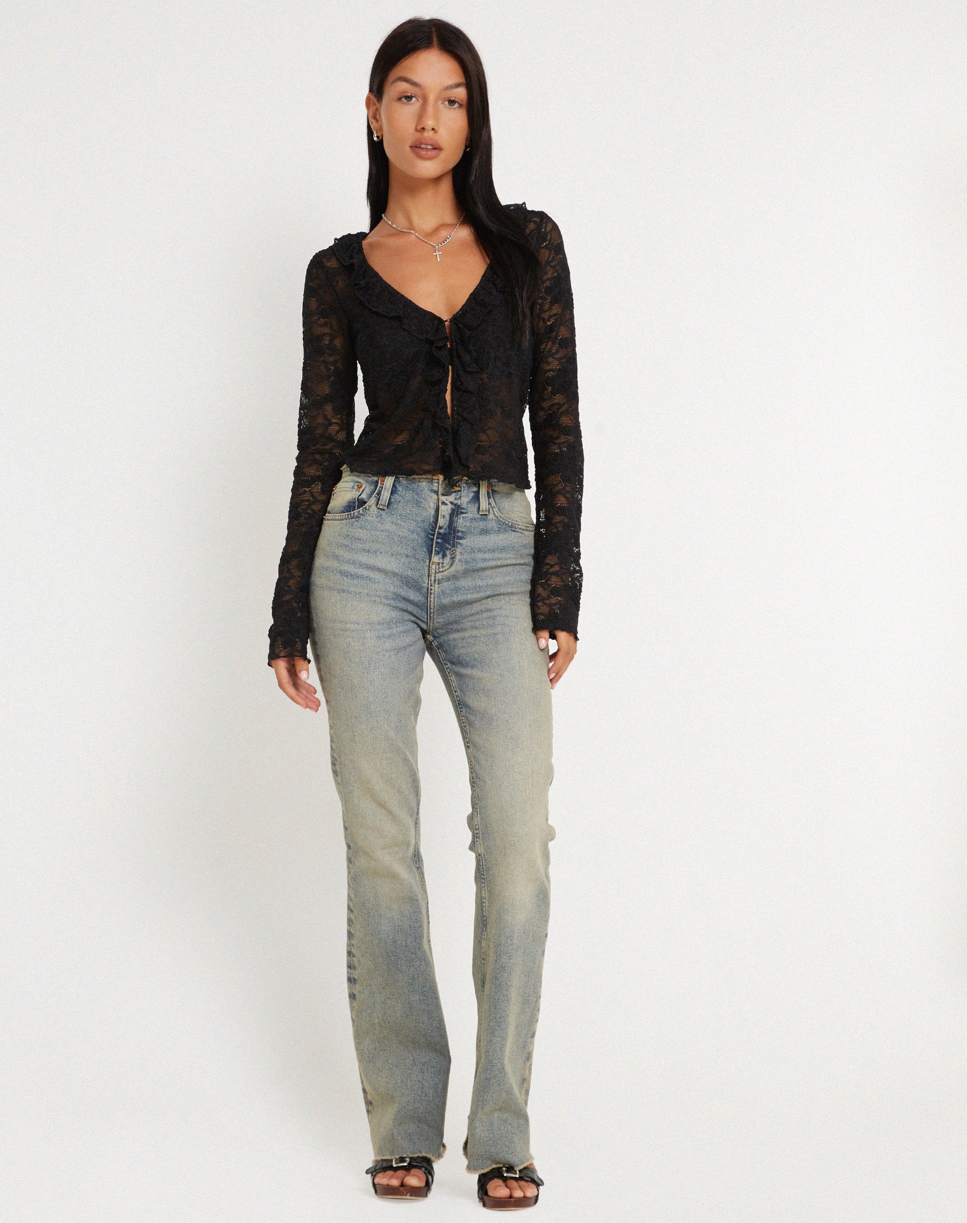 image de Sadiru Cardi en dentelle noire