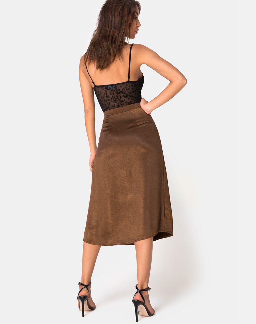 Image de la jupe Saika en satin brun