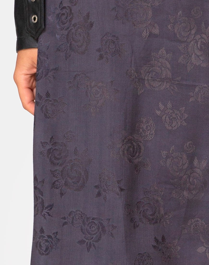 Image de la jupe midi Saika en satin rose gris