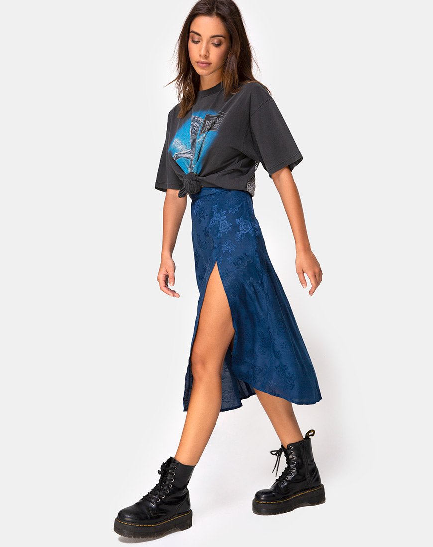 Image de la jupe midi Saika en satin rose Navy