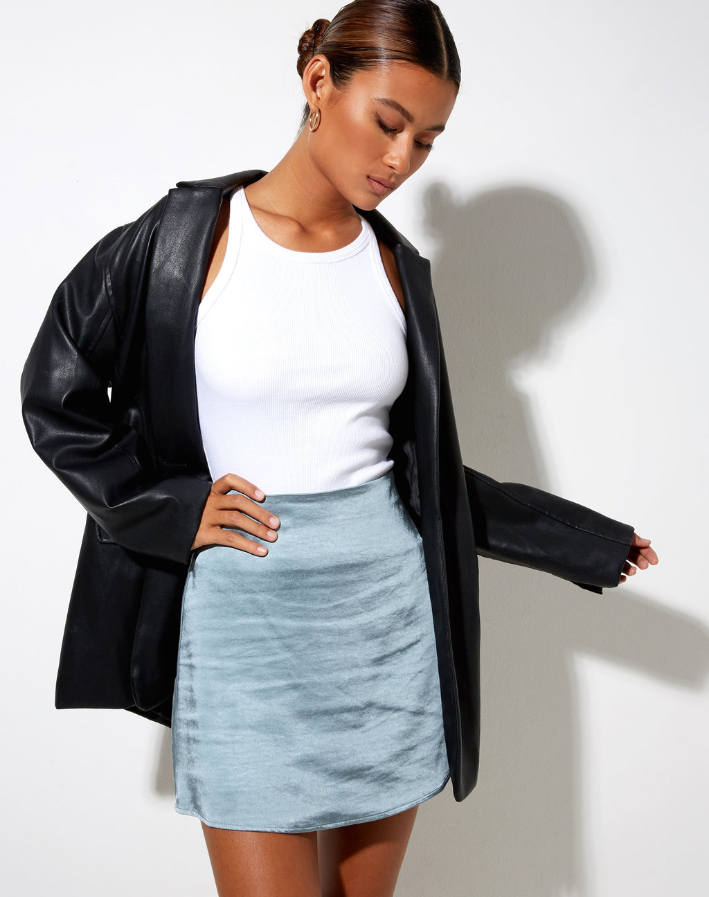 Minijupe Sake en satin bleu clair