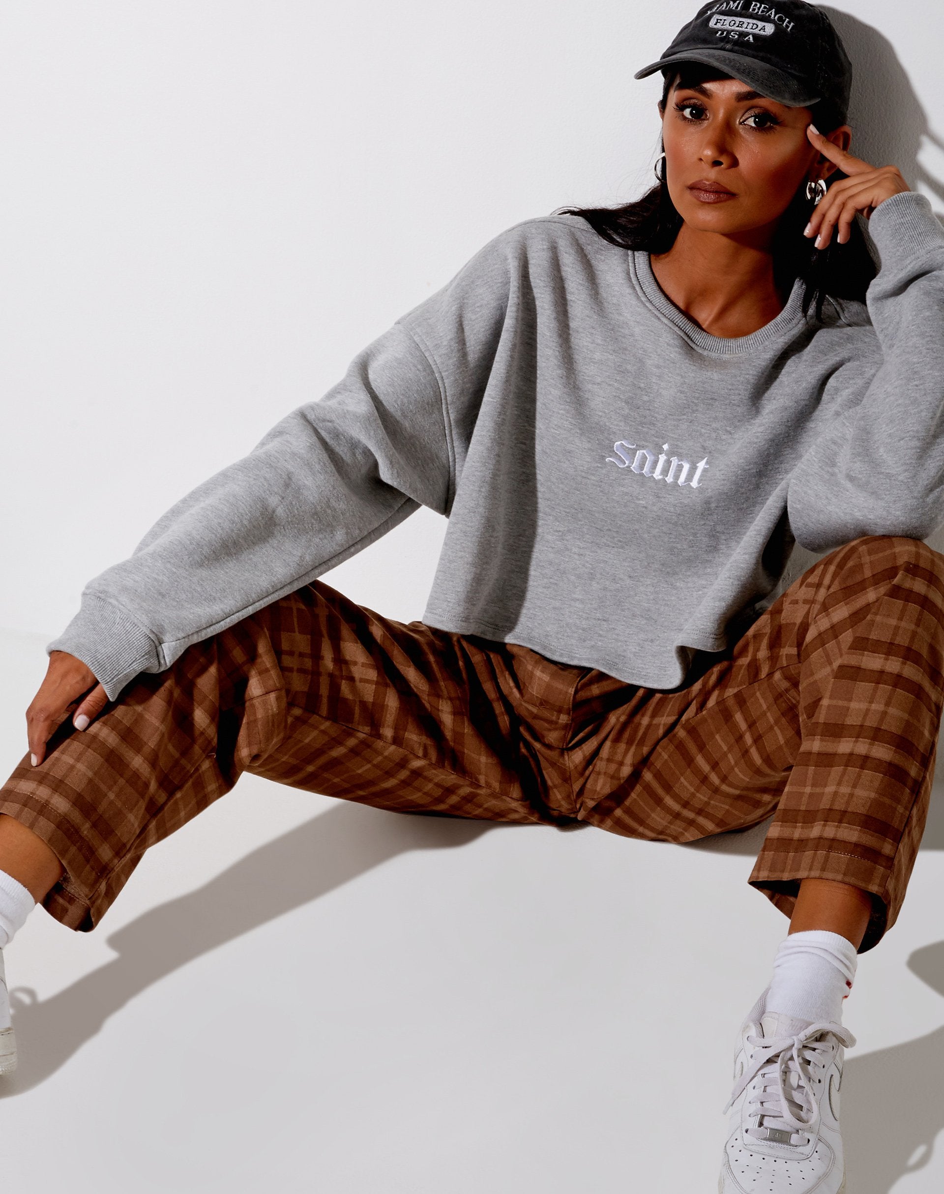Image du pantalon Sakila à carreaux bruns
