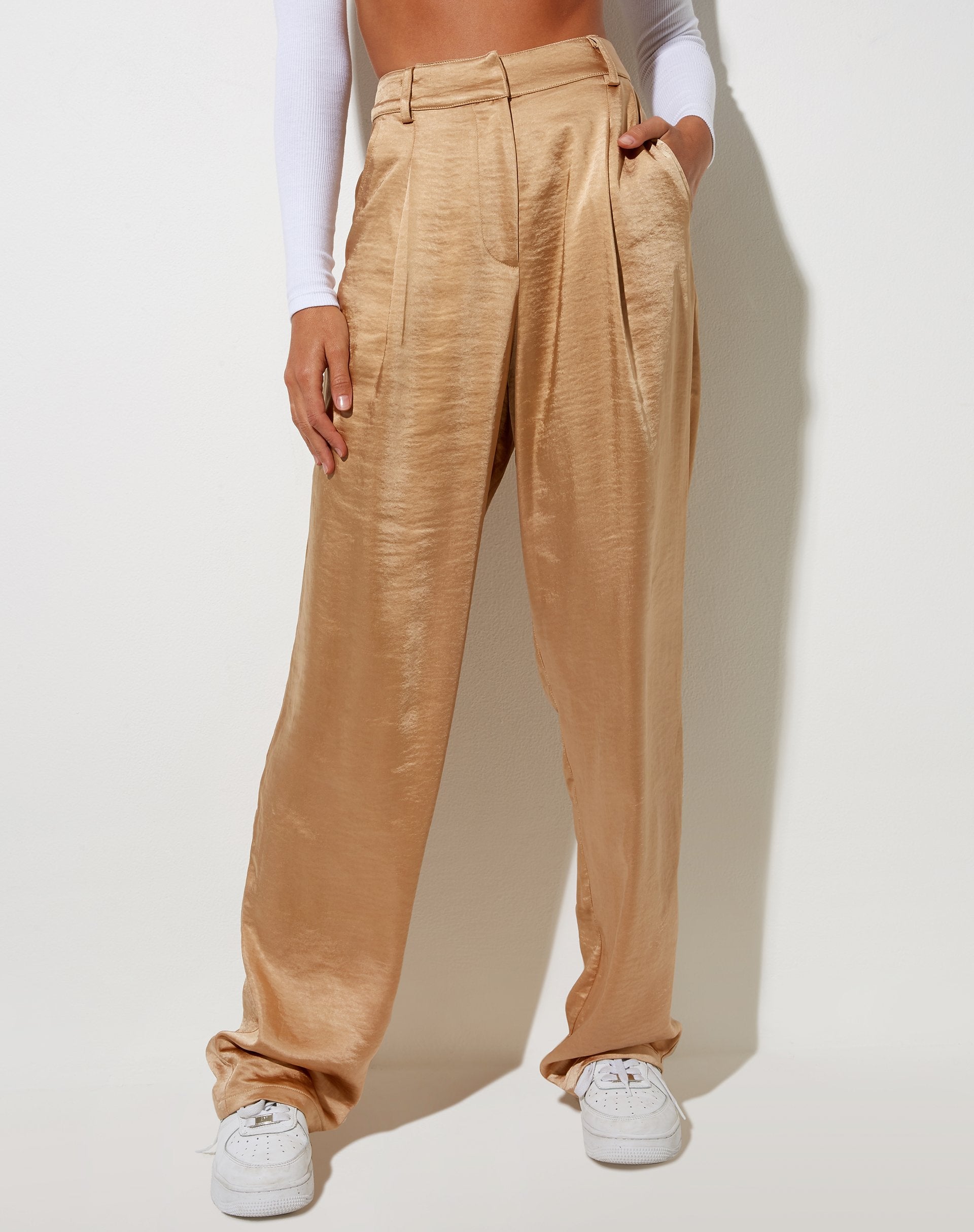 Image du pantalon Sakila en satin sable doré