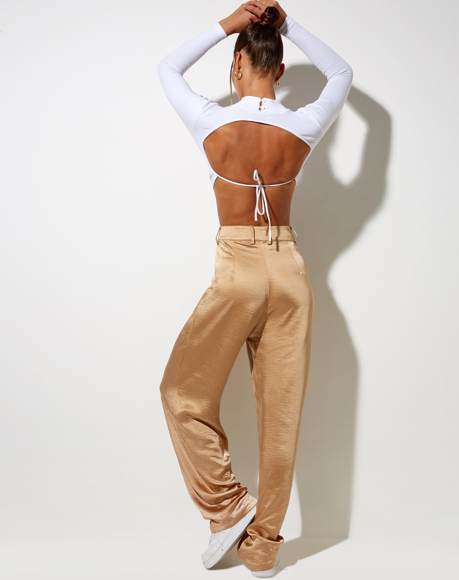 Image du pantalon Sakila en satin sable doré