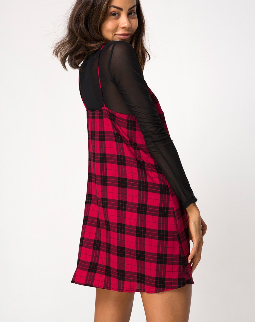 Sanna Dress in Winter Plaid Red and Black (robe d'hiver à carreaux rouges et noirs)