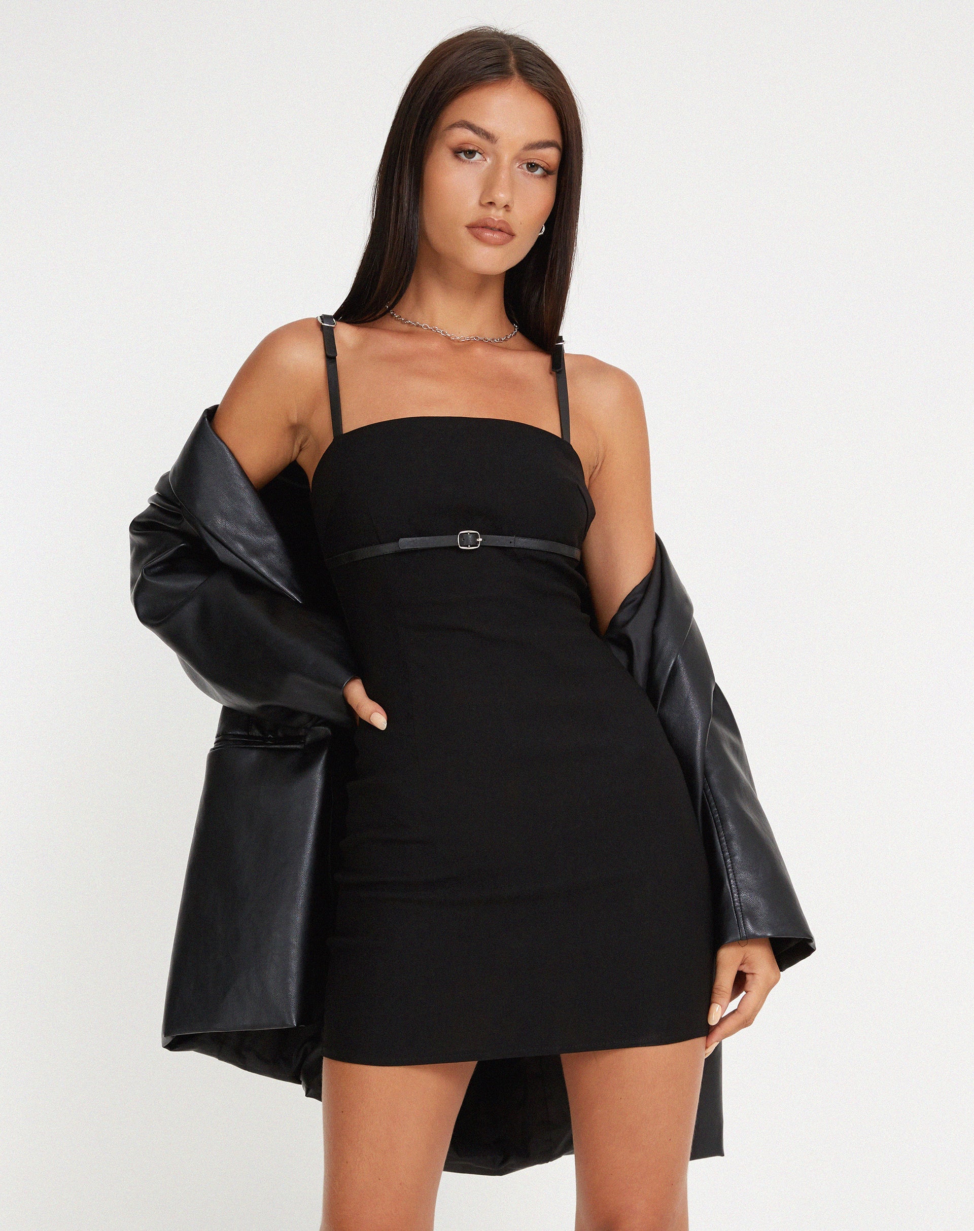 Image de la mini robe Saoirse en tailleur noir