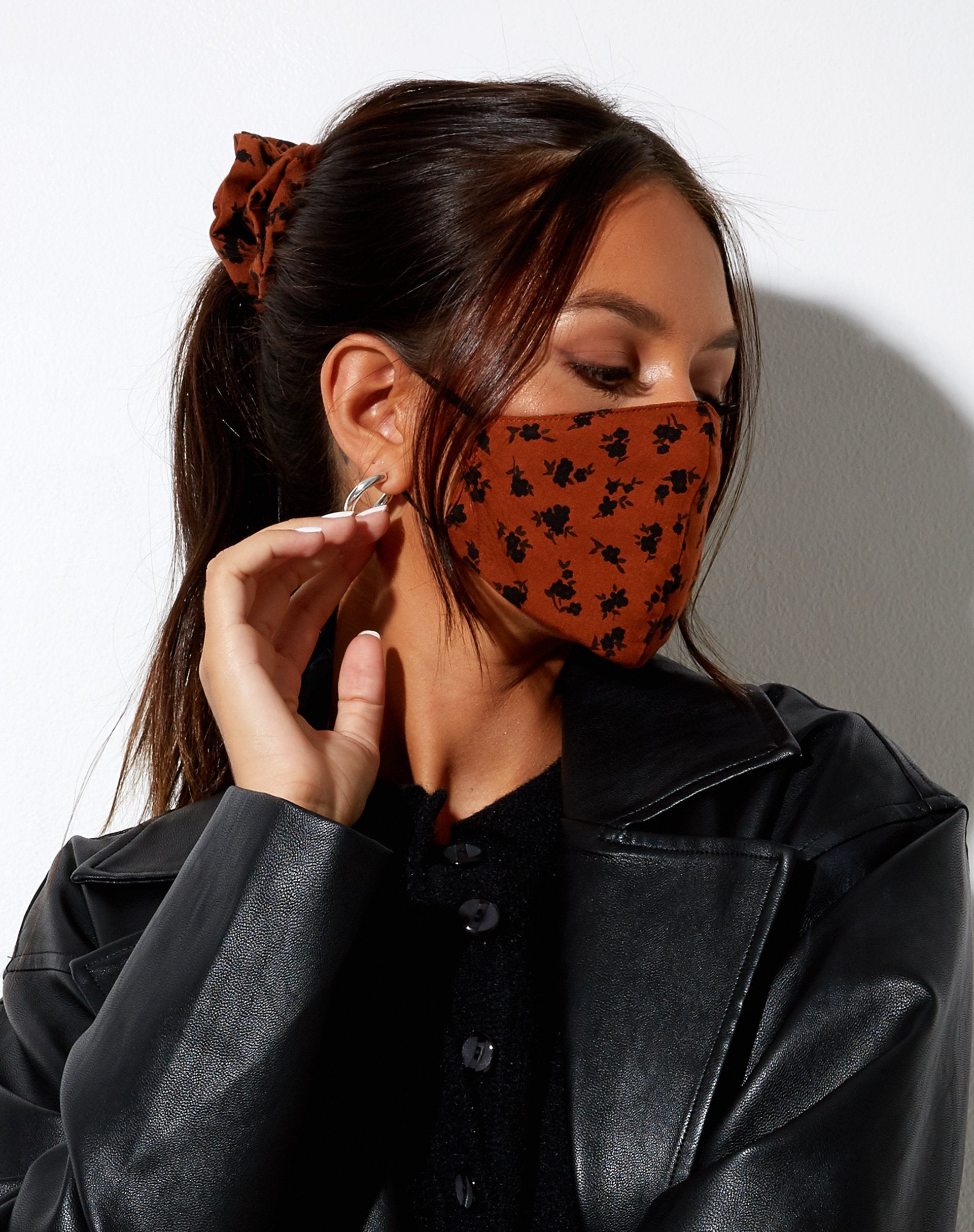 Image du masque de beauté Dainty Daisy Bombay Brown