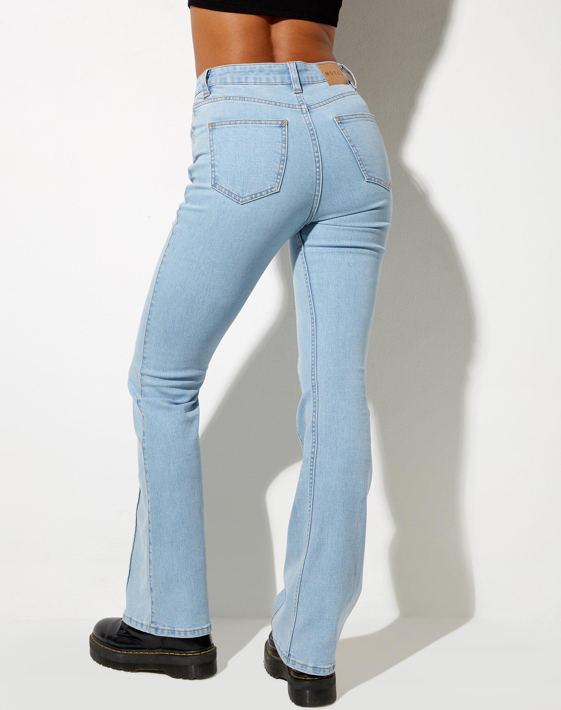 Image de Seam Flare Jeans in Light Wash