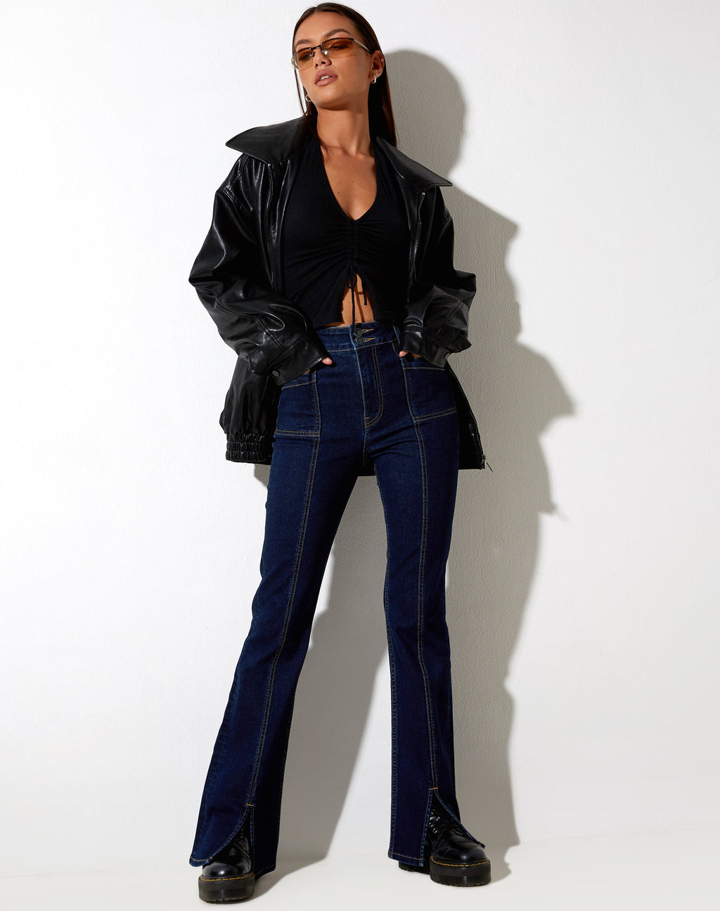 Jean fendu à la couture, bleu indigo