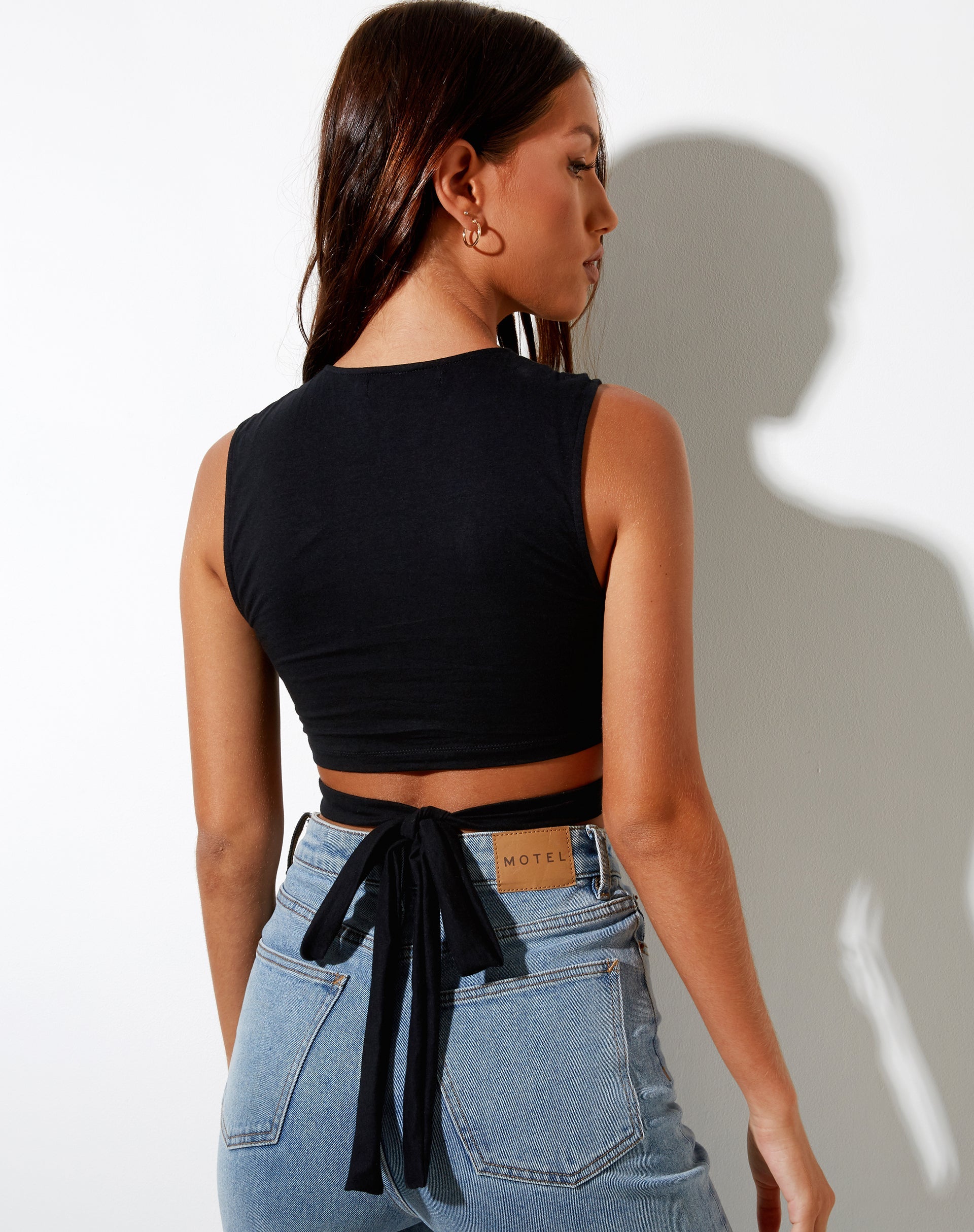 Image de Seowon Crop Top in Black