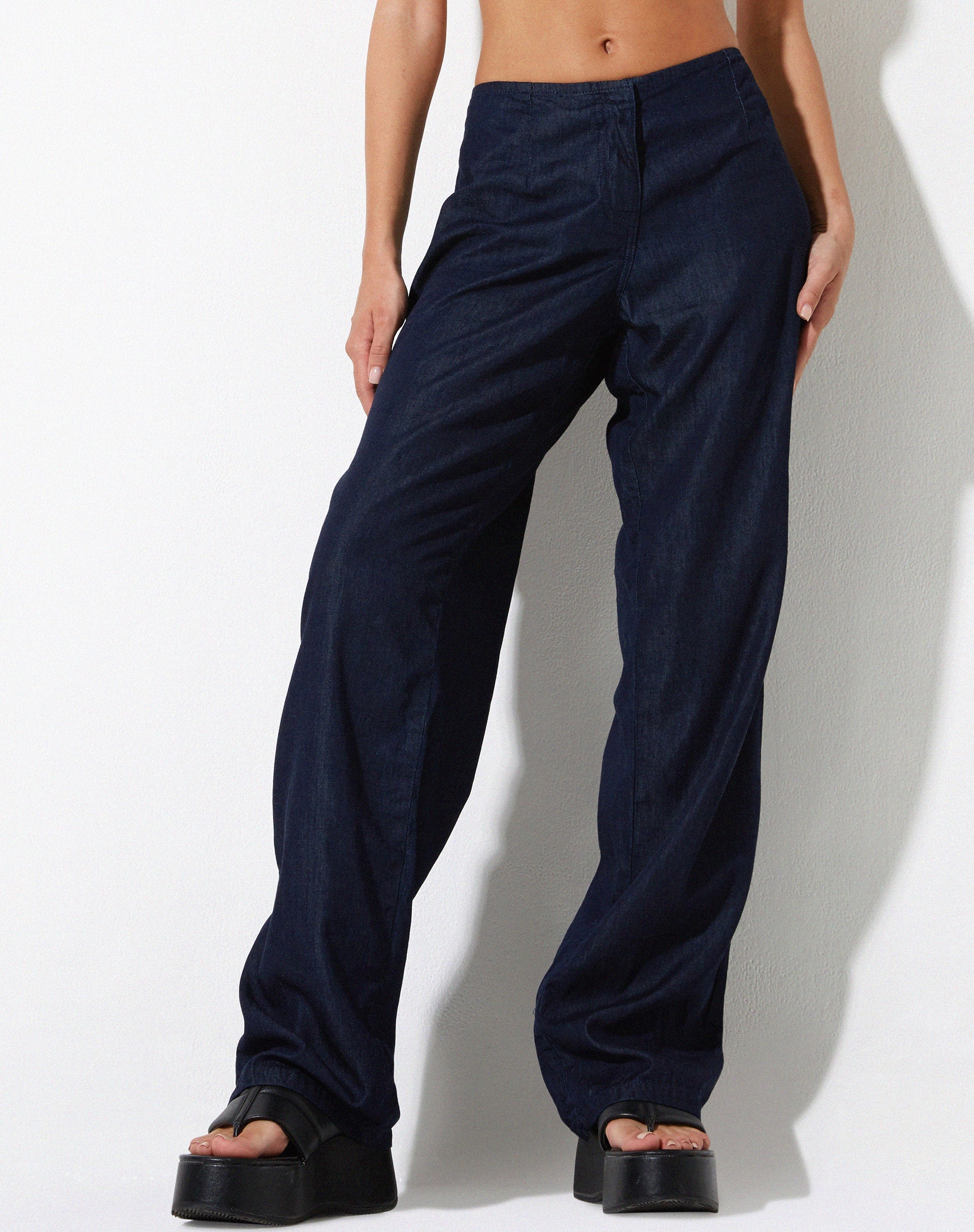 image de Sedna Wide Leg Trouser in Denim Blue Chambray