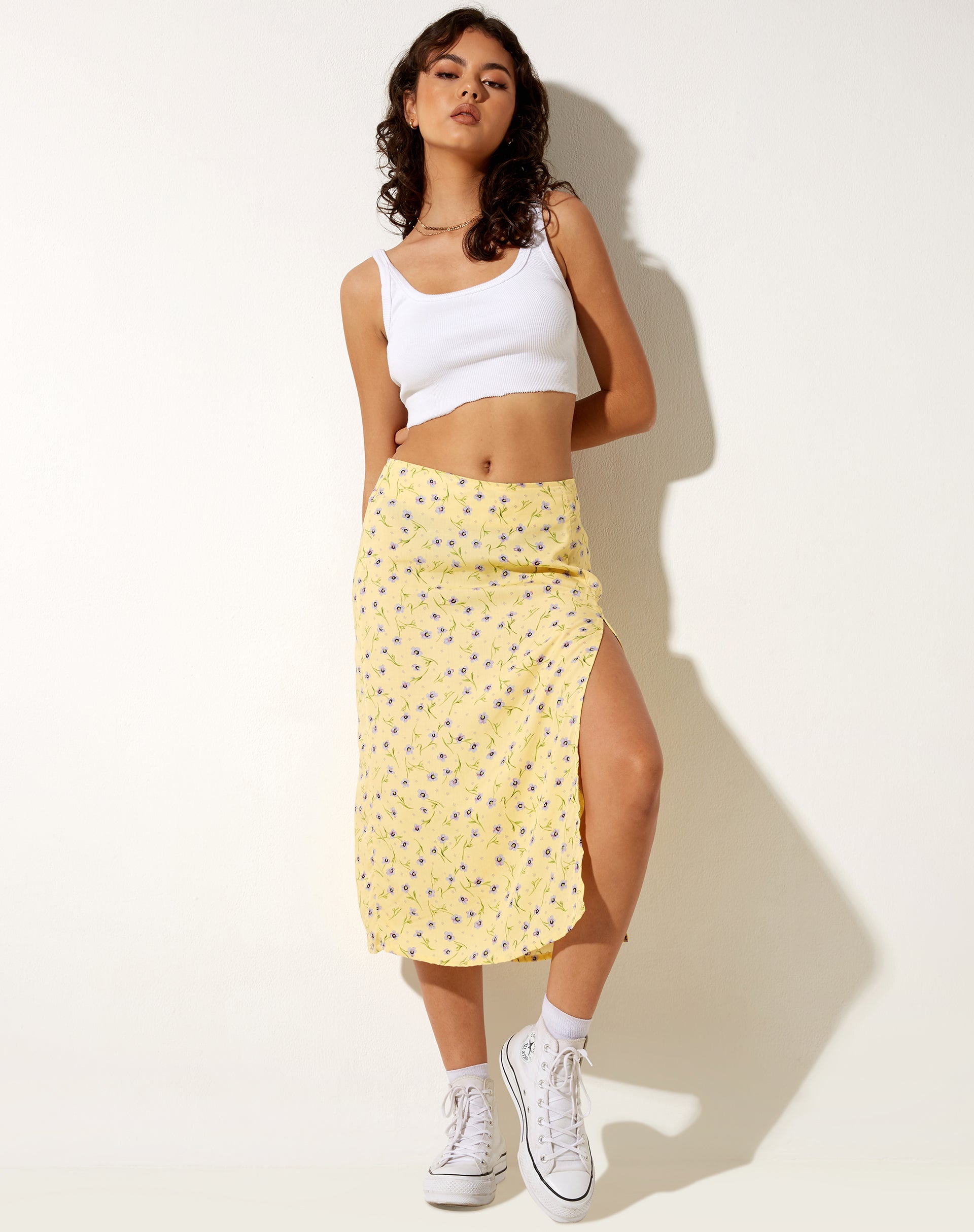 Image de la jupe midi Seko, fleur sauvage Lemon Drop