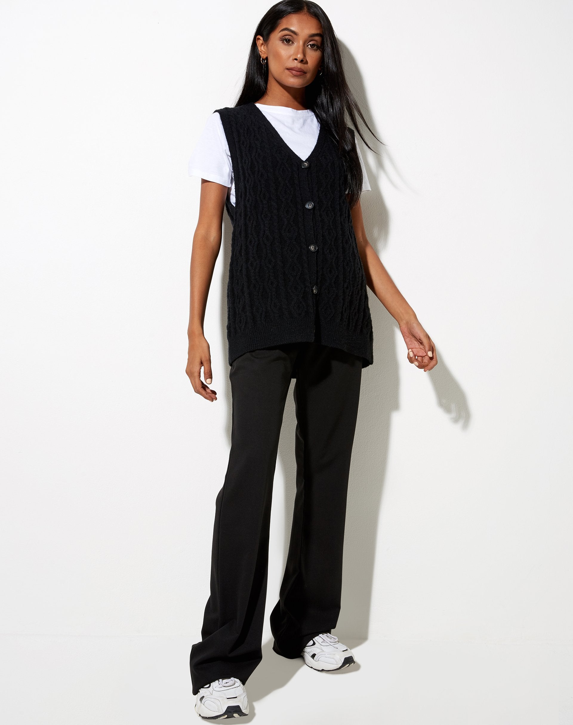 Image de Selvi Cardi en tricot noir