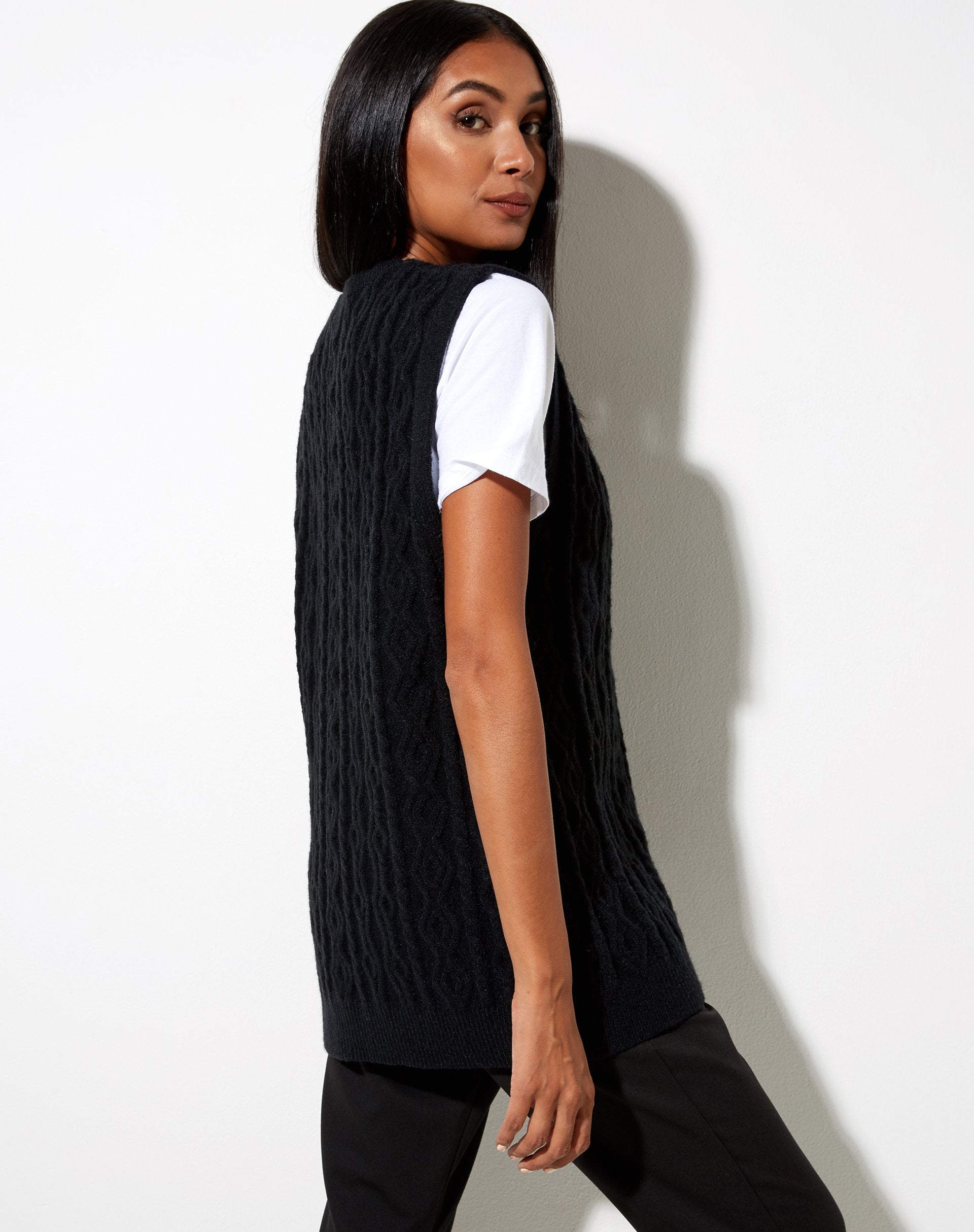 Image de Selvi Cardi en tricot noir