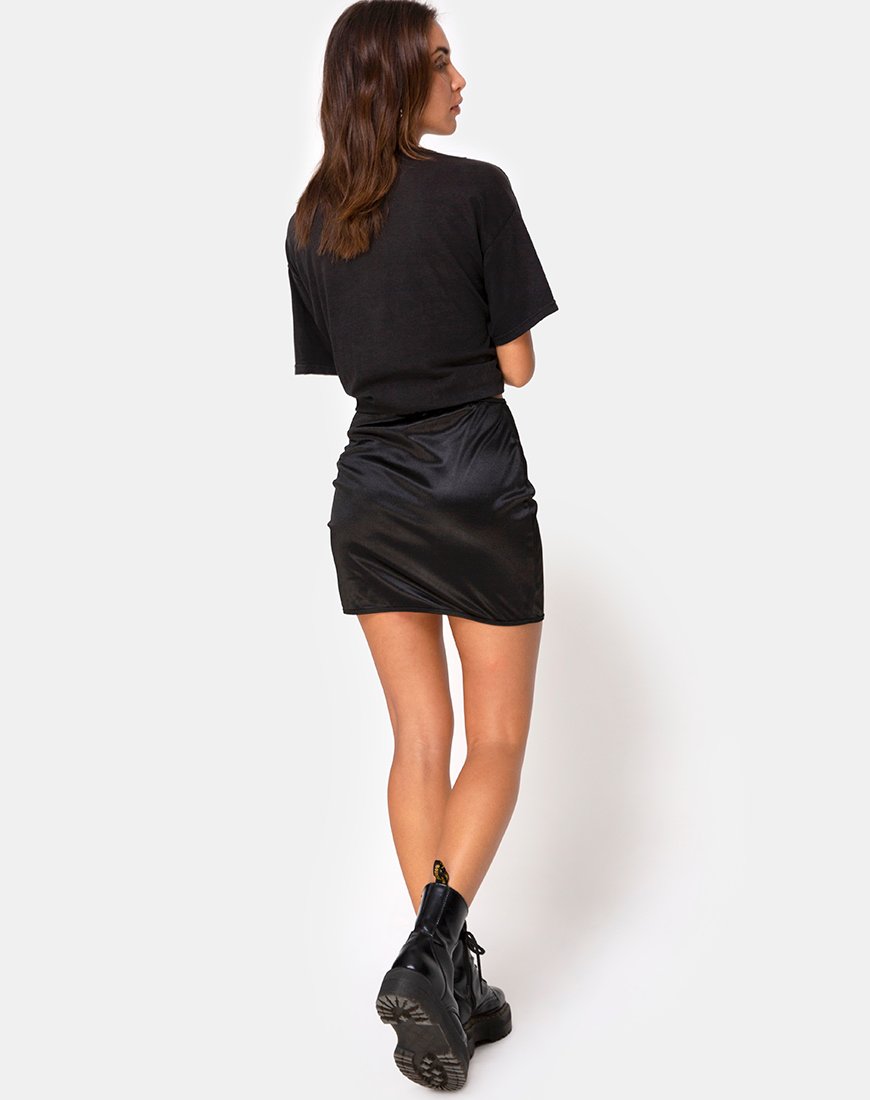 Image de la mini-jupe Shena en satin noir