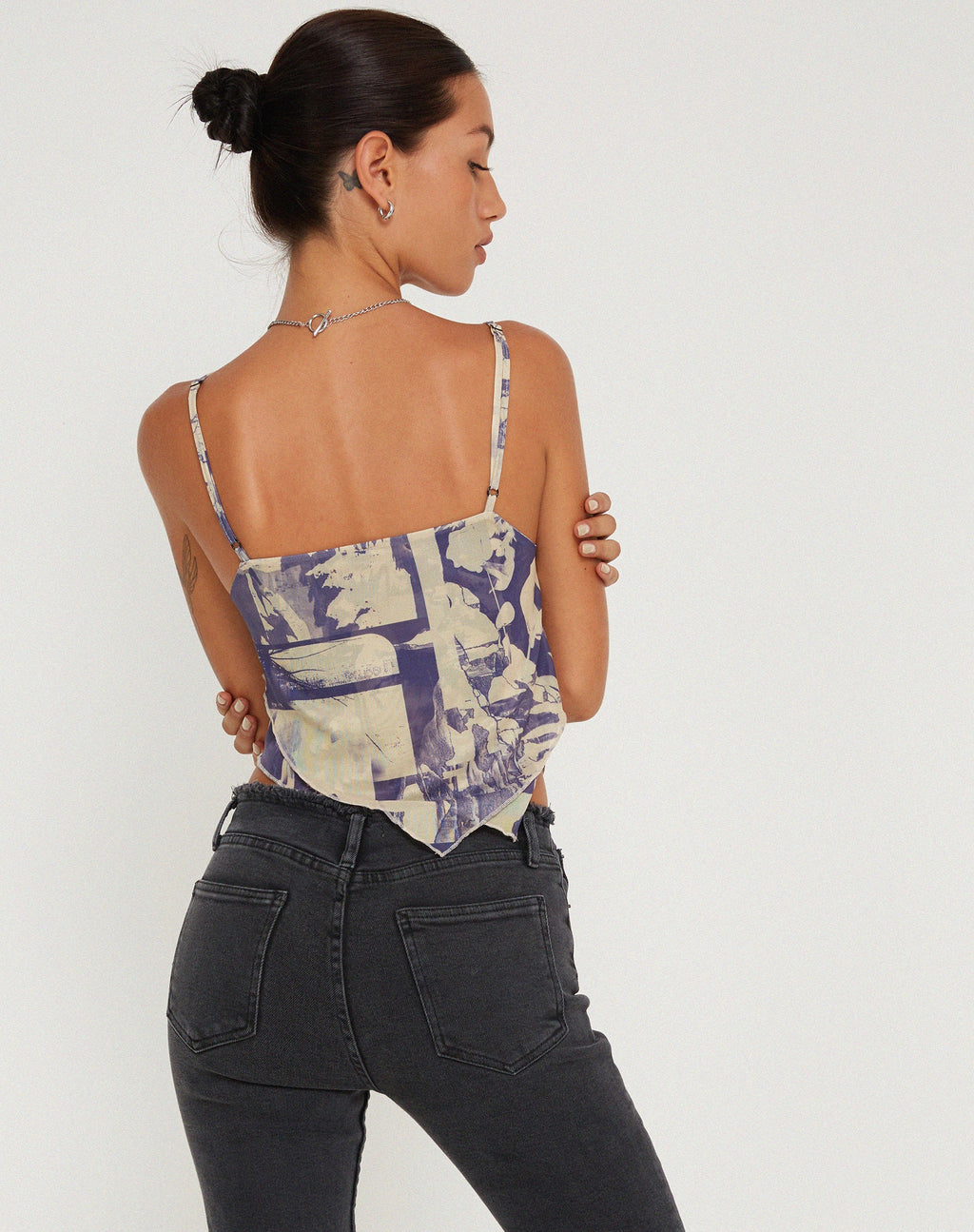 Shindu Mesh Vest Top in Collage Floral Shadow Purple (gilet en maille)