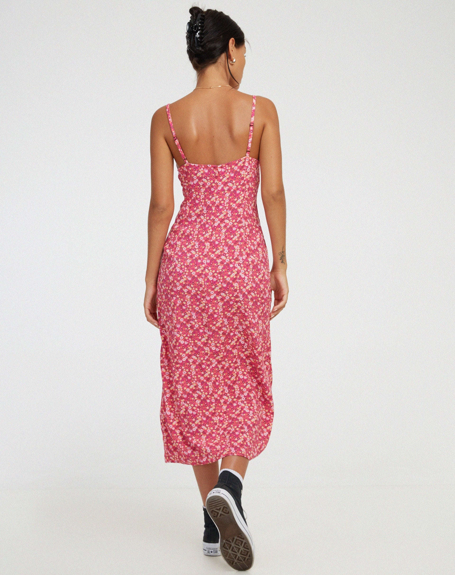Image de Shiori Midi Dress in Ditsy Floral PinkShiori Midi Dress in Ditsy Floral Pink