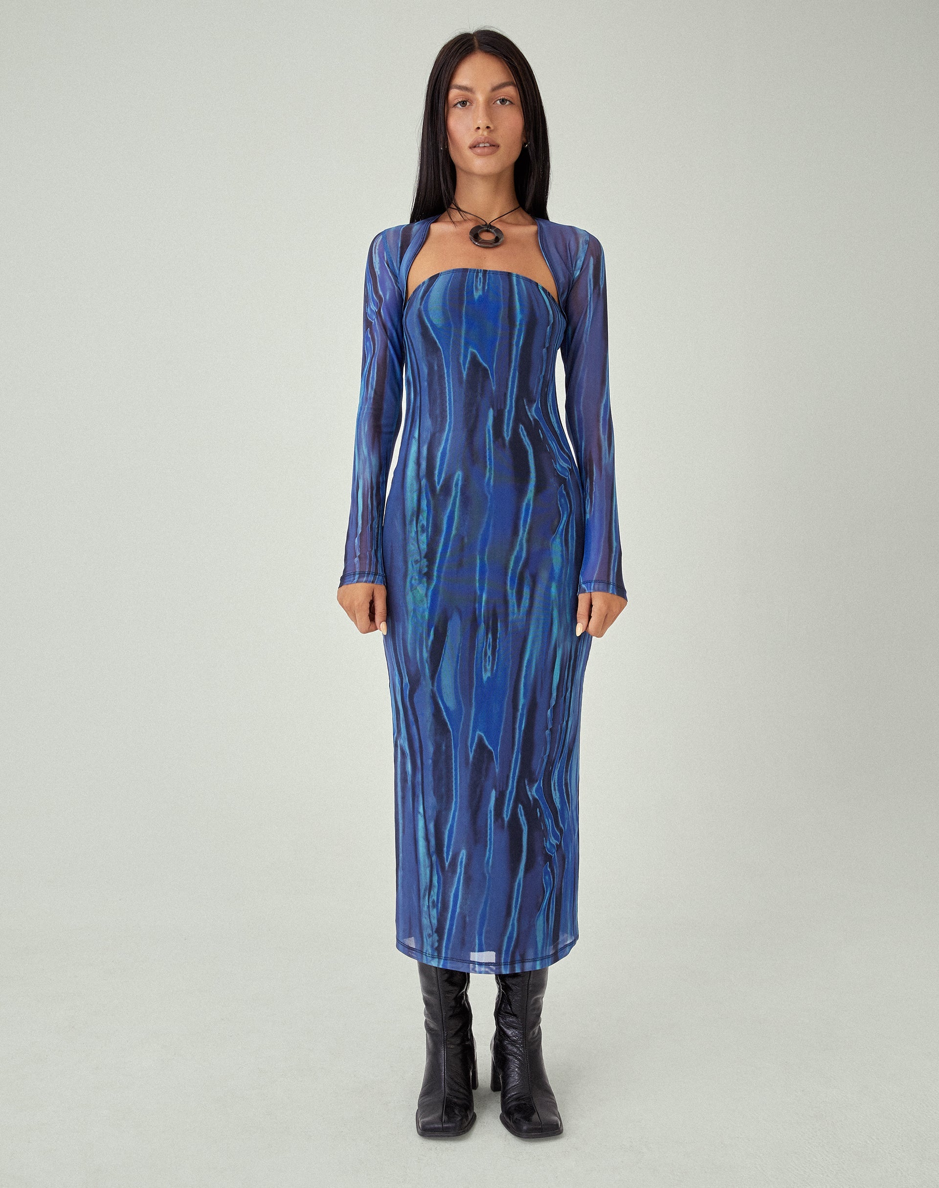 Image de la robe longue MOTEL X JACQUIE Shuro en Colour Bleed Blue