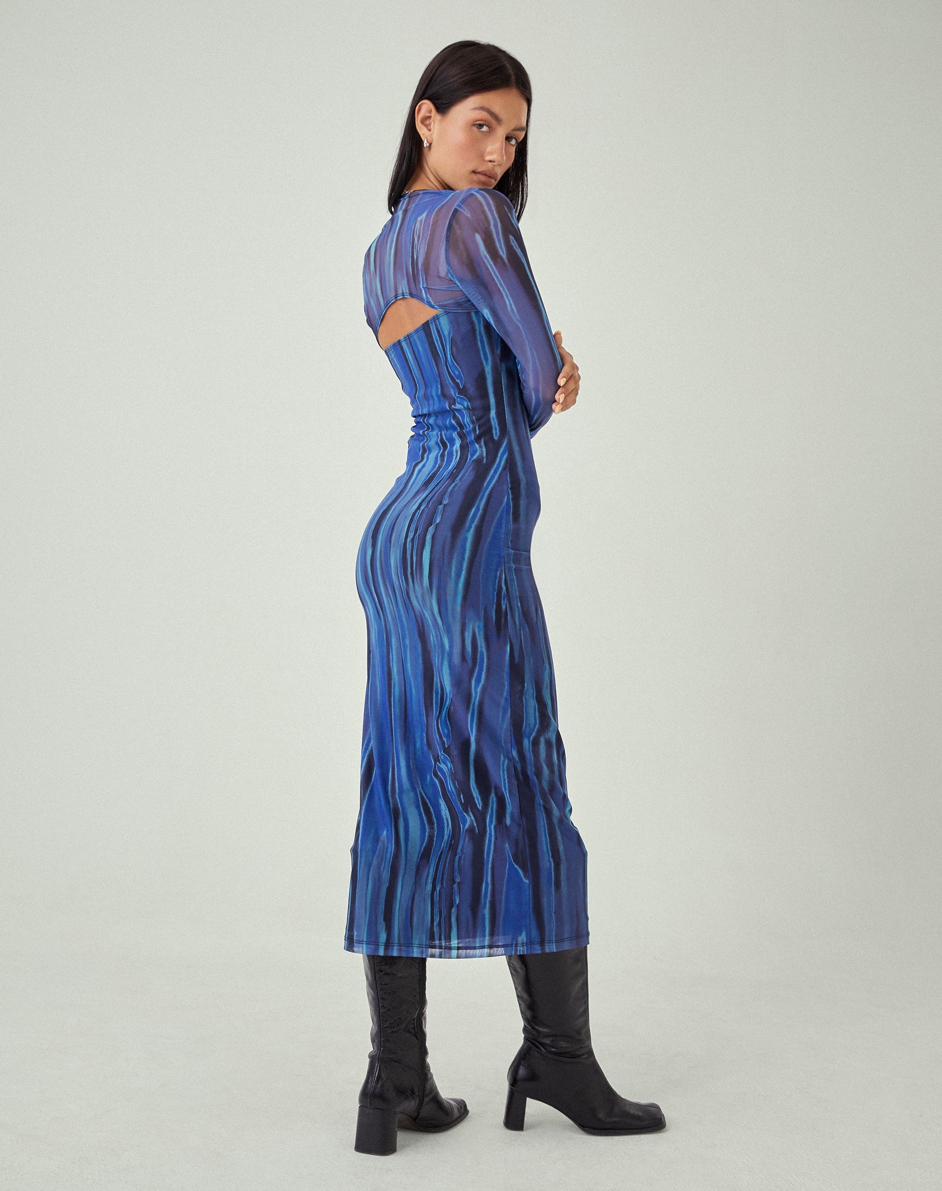Image de la robe longue MOTEL X JACQUIE Shuro en Colour Bleed Blue