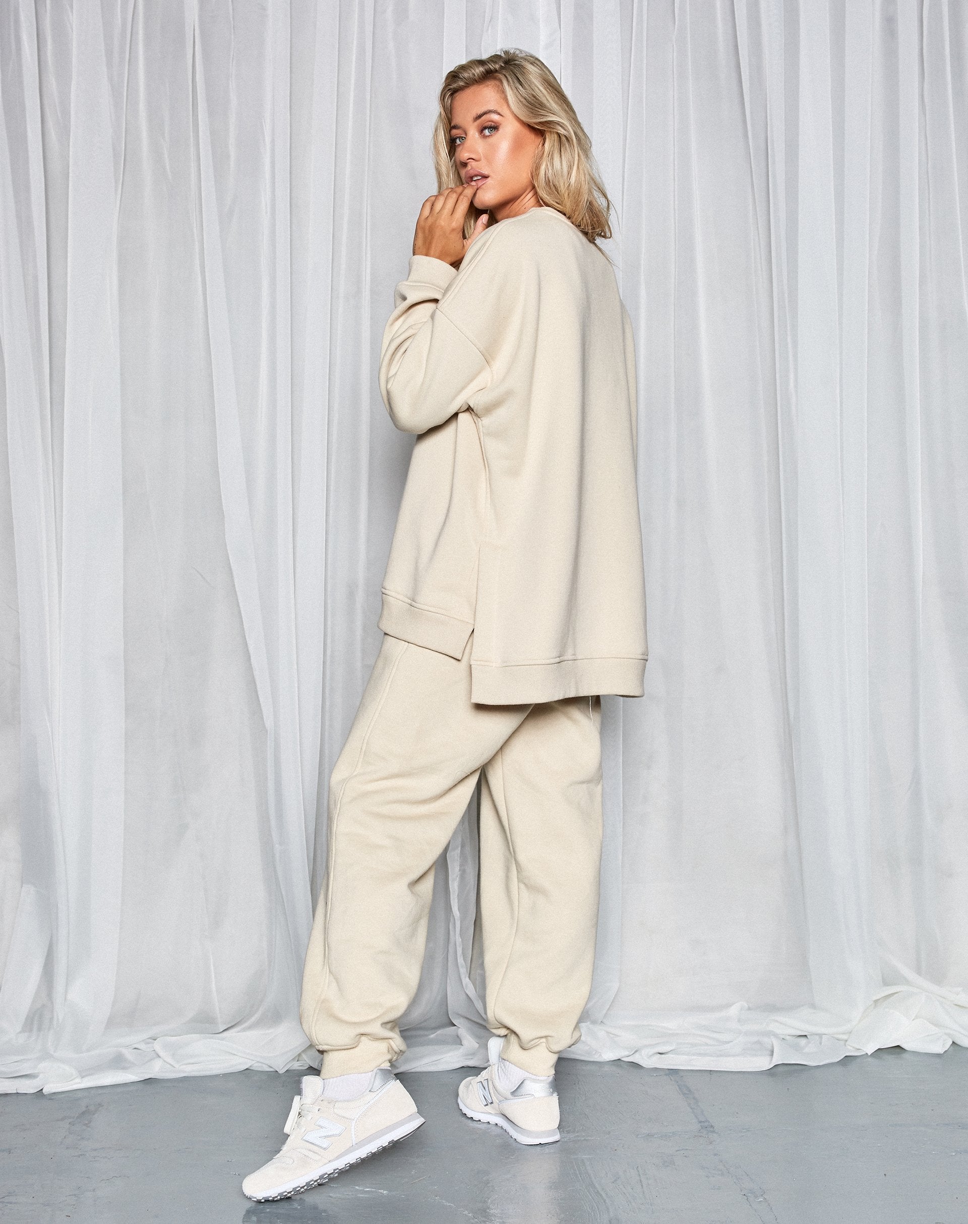 Image de Suje Sweatshirt in Stone Cherub Lamour Label Embro