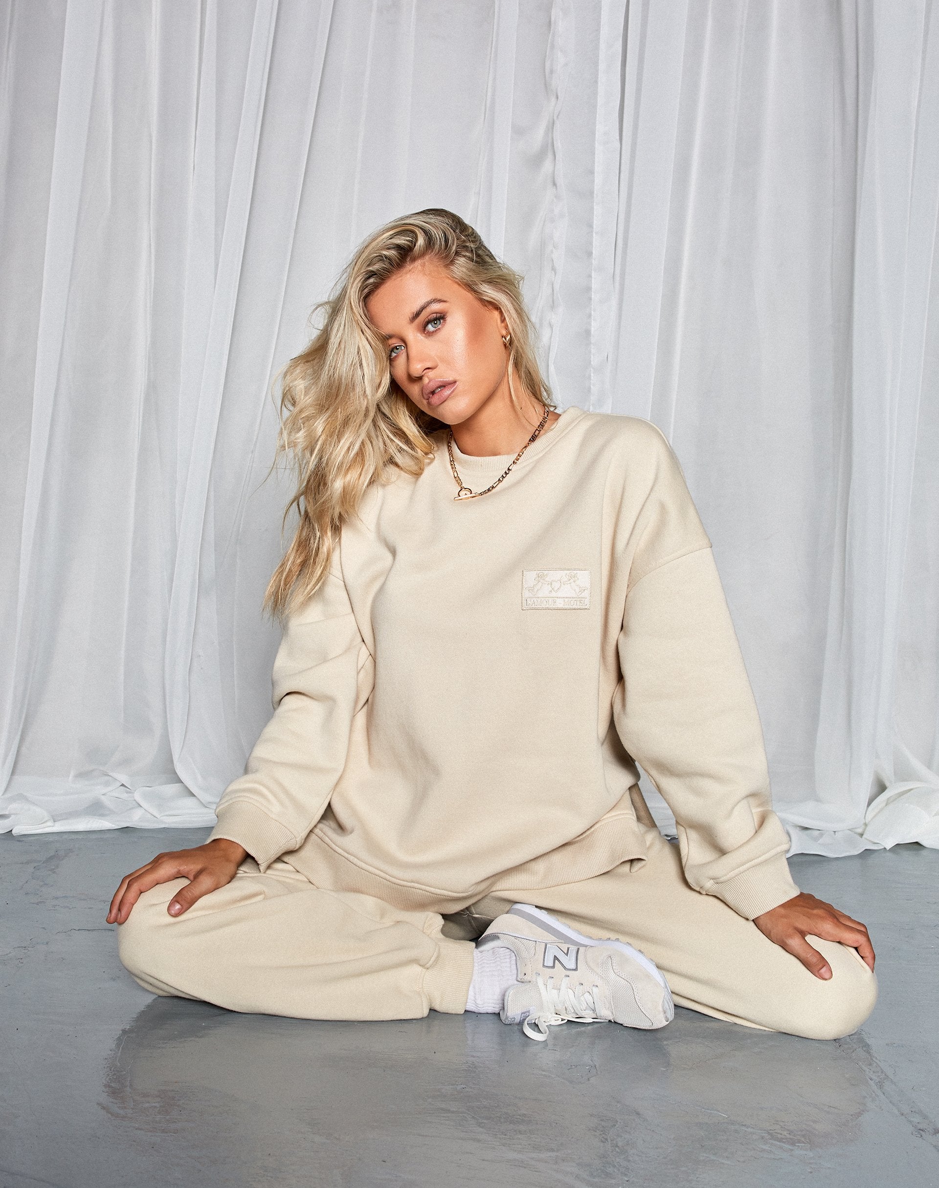 Image de Suje Sweatshirt in Stone Cherub Lamour Label Embro