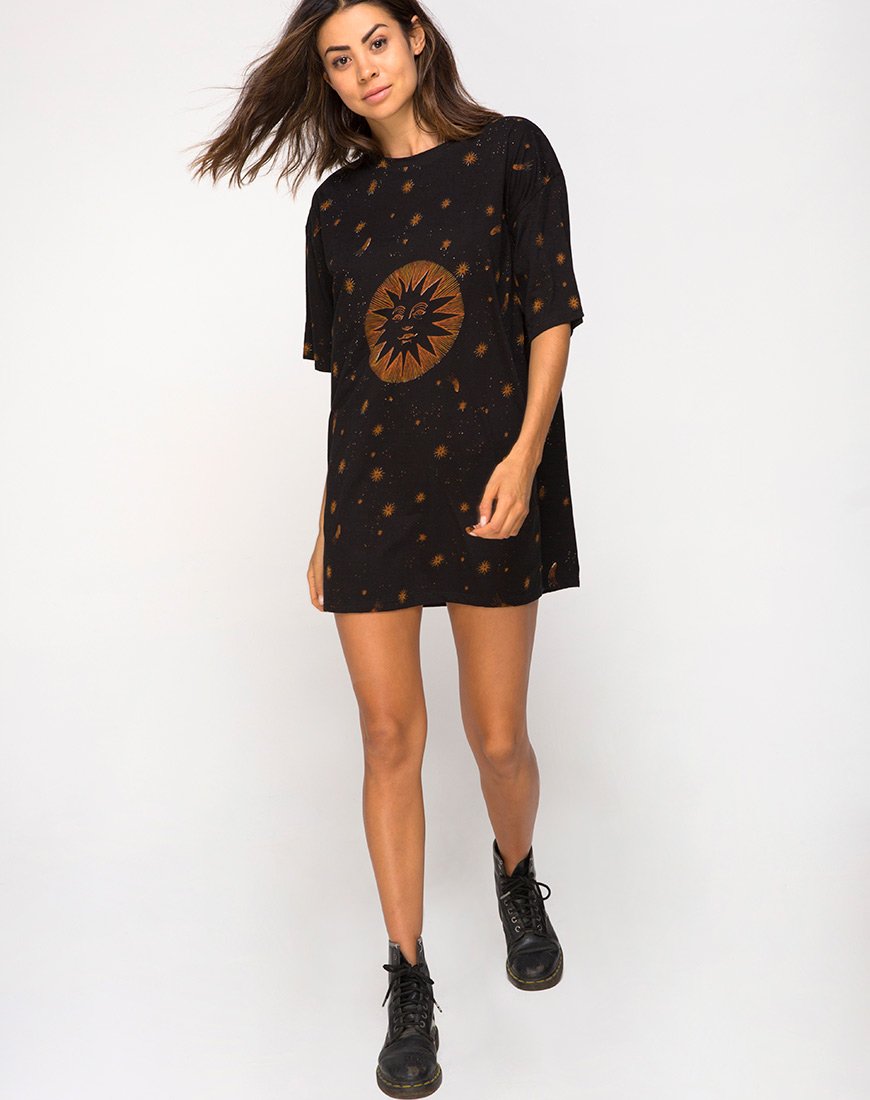 Image du tee-shirt Sunny Kiss en noir céleste Placement