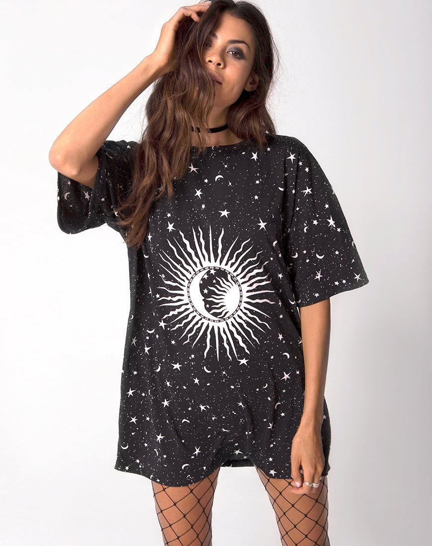 T-shirt oversize Sunny Kiss en Black Cosmos