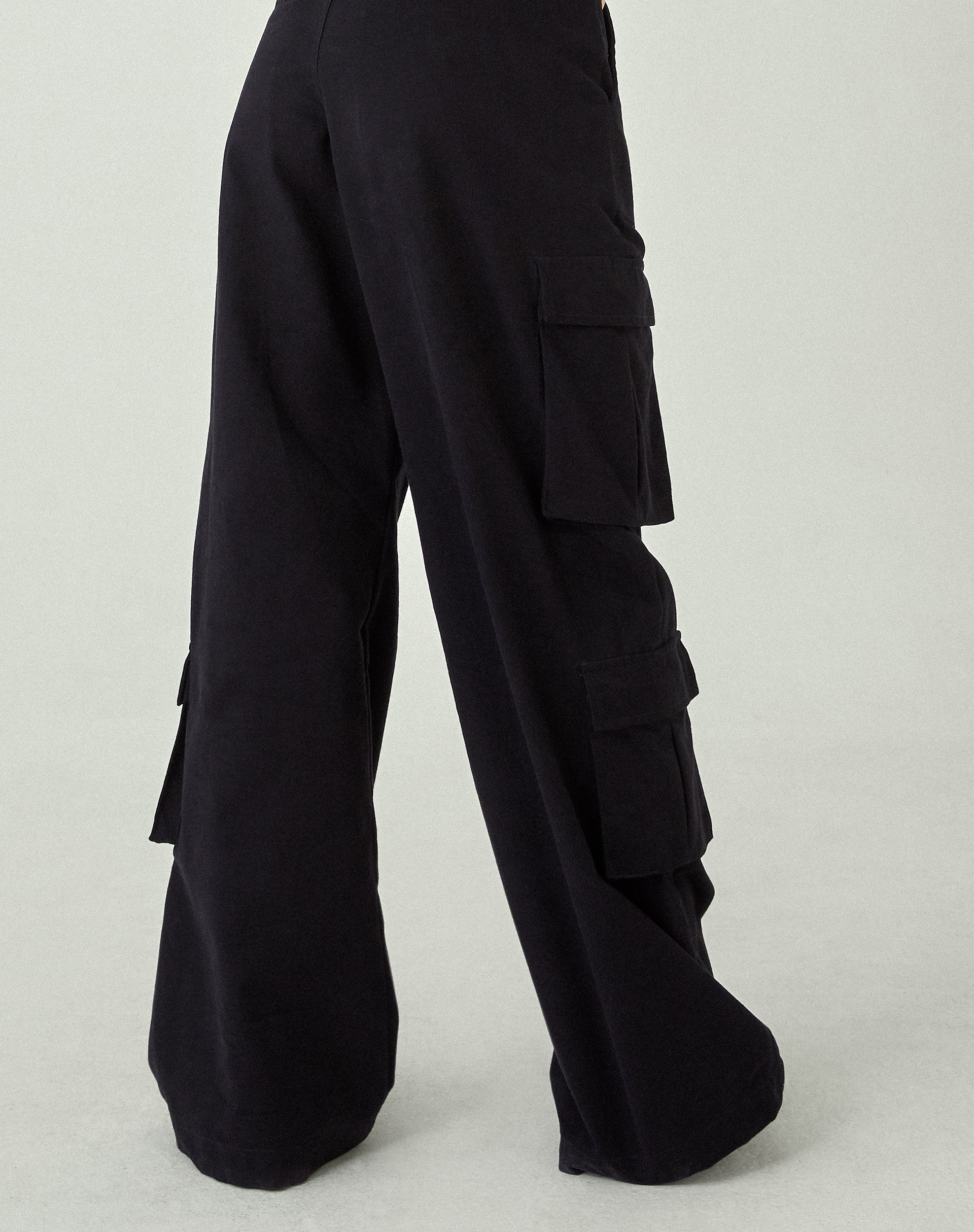 Image de MOTEL X JACQUIE Shan Pantalon à jambes larges en noir