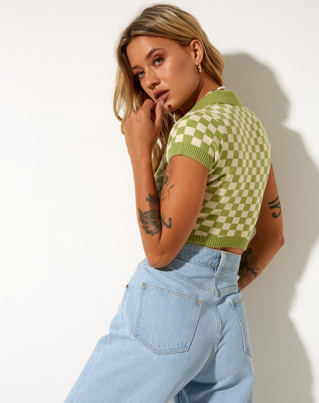 Tamma Crop Top in Crochet Checkerboard Green and Cream (Top court en crochet vert et crème)