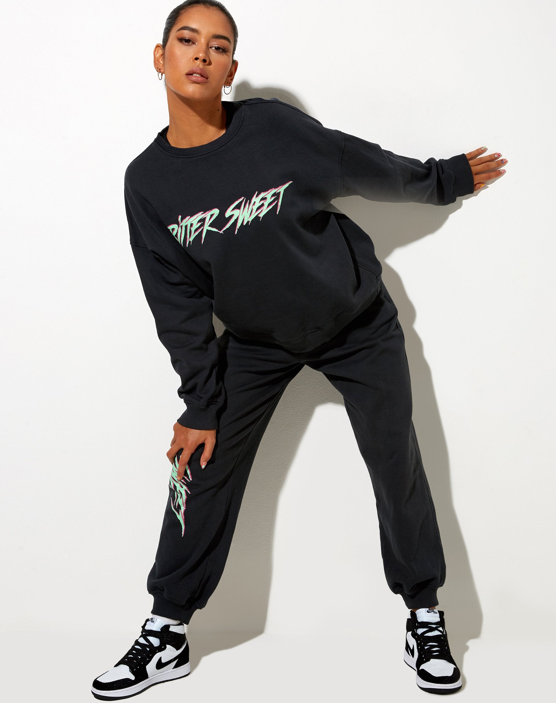 Image de Ted Sweatshirt en noir vintage Bittersweet