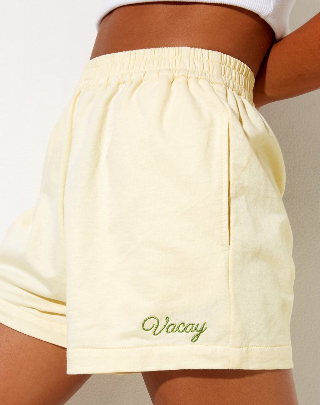 Short en tissu éponge avec broderie Vacay Buttercream