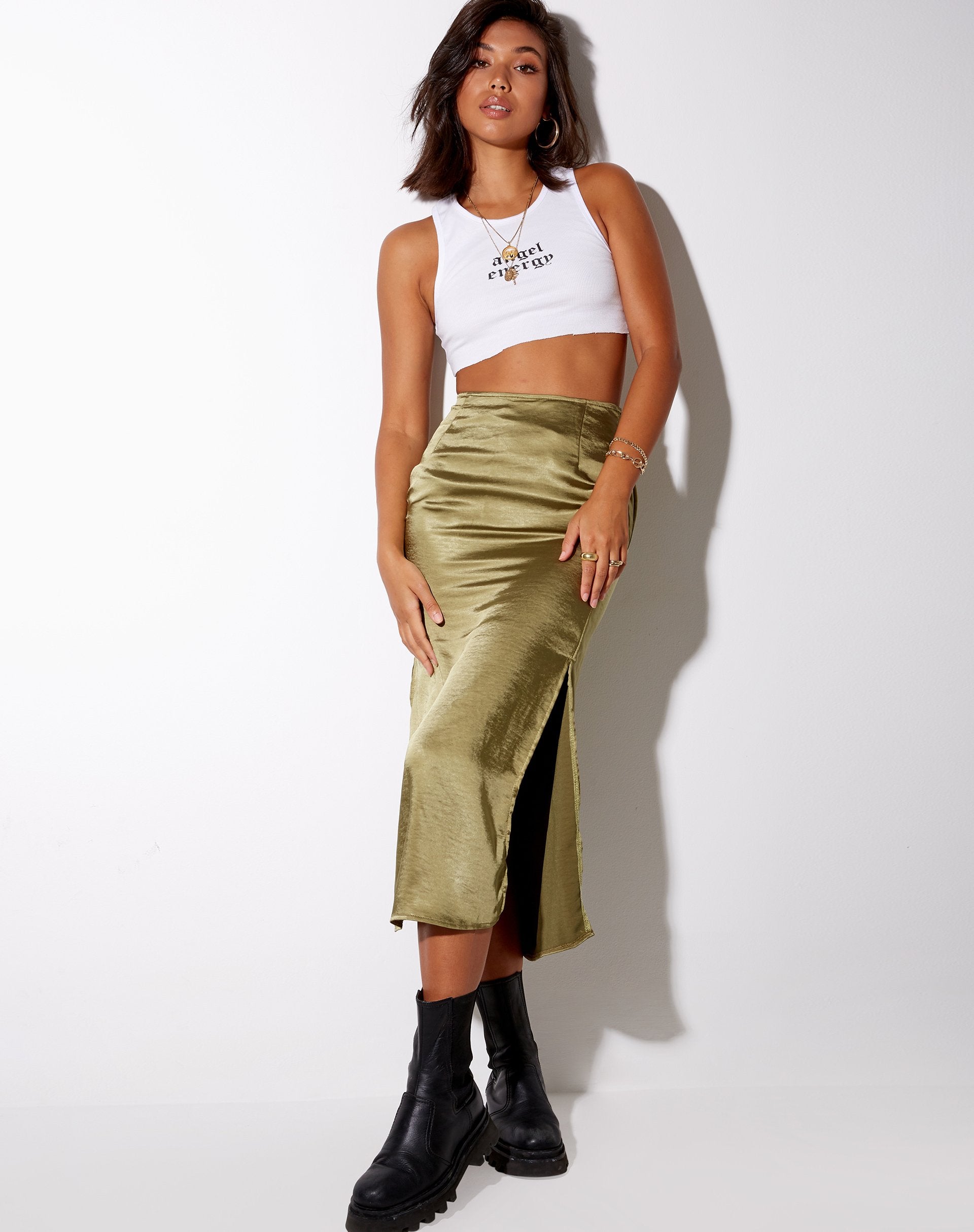Image de la jupe midi Tindra en satin Olive