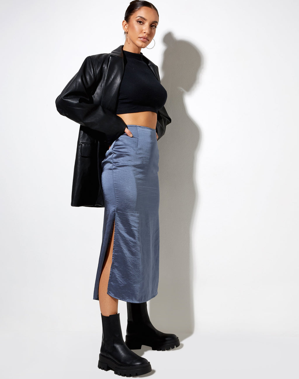 Jupe midi Tindra en satin bleu ardoise