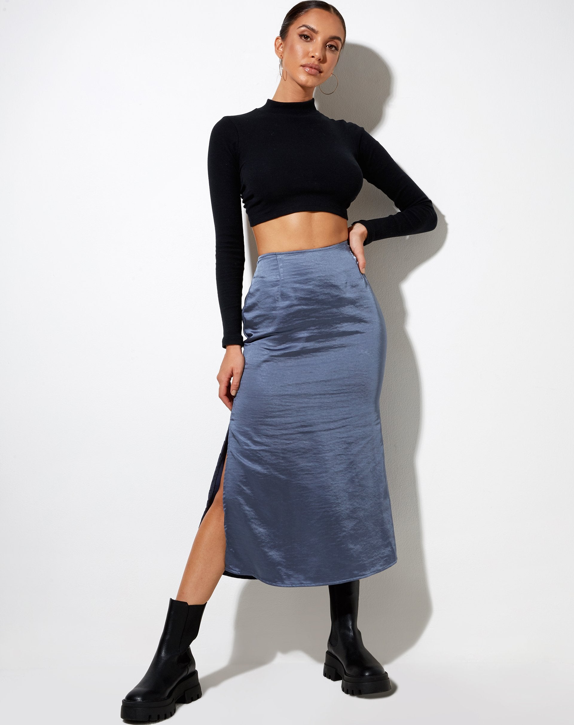 Image de la jupe midi Tindra en satin bleu ardoise