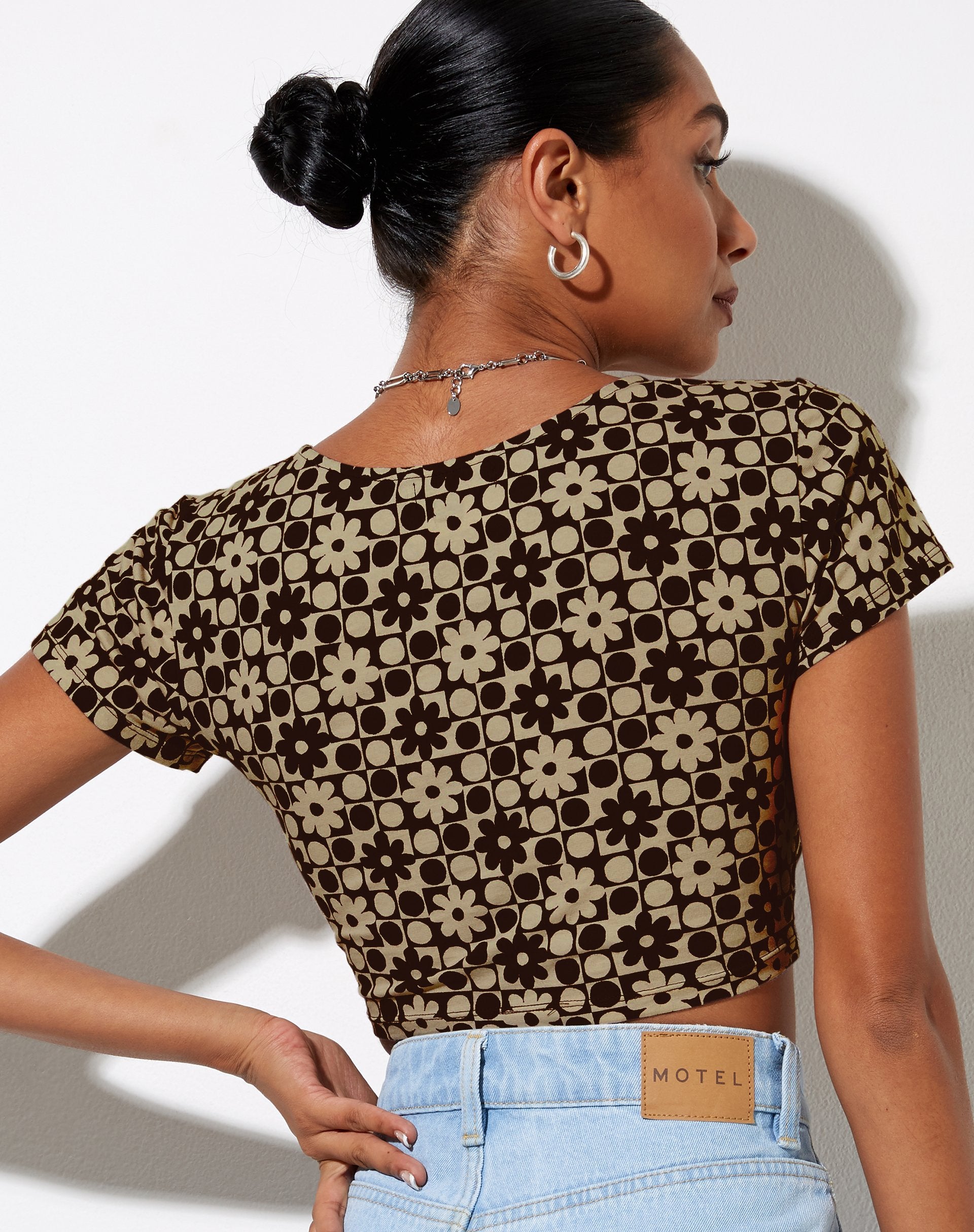 Image de Tindy Crop Top in Patchwork Daisy Brown
