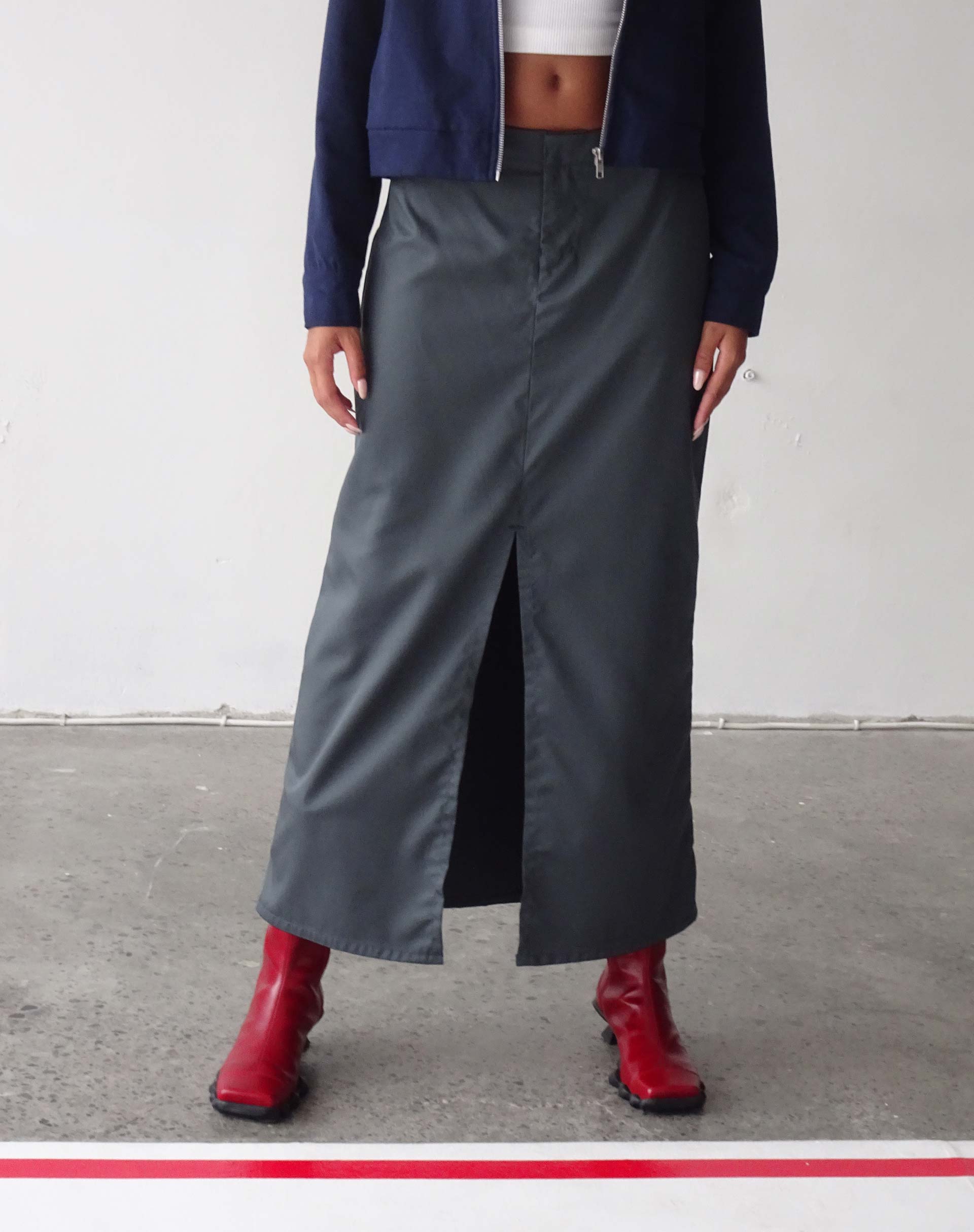 Image de Haisley Maxi Cargo Skirt in Dark Grey