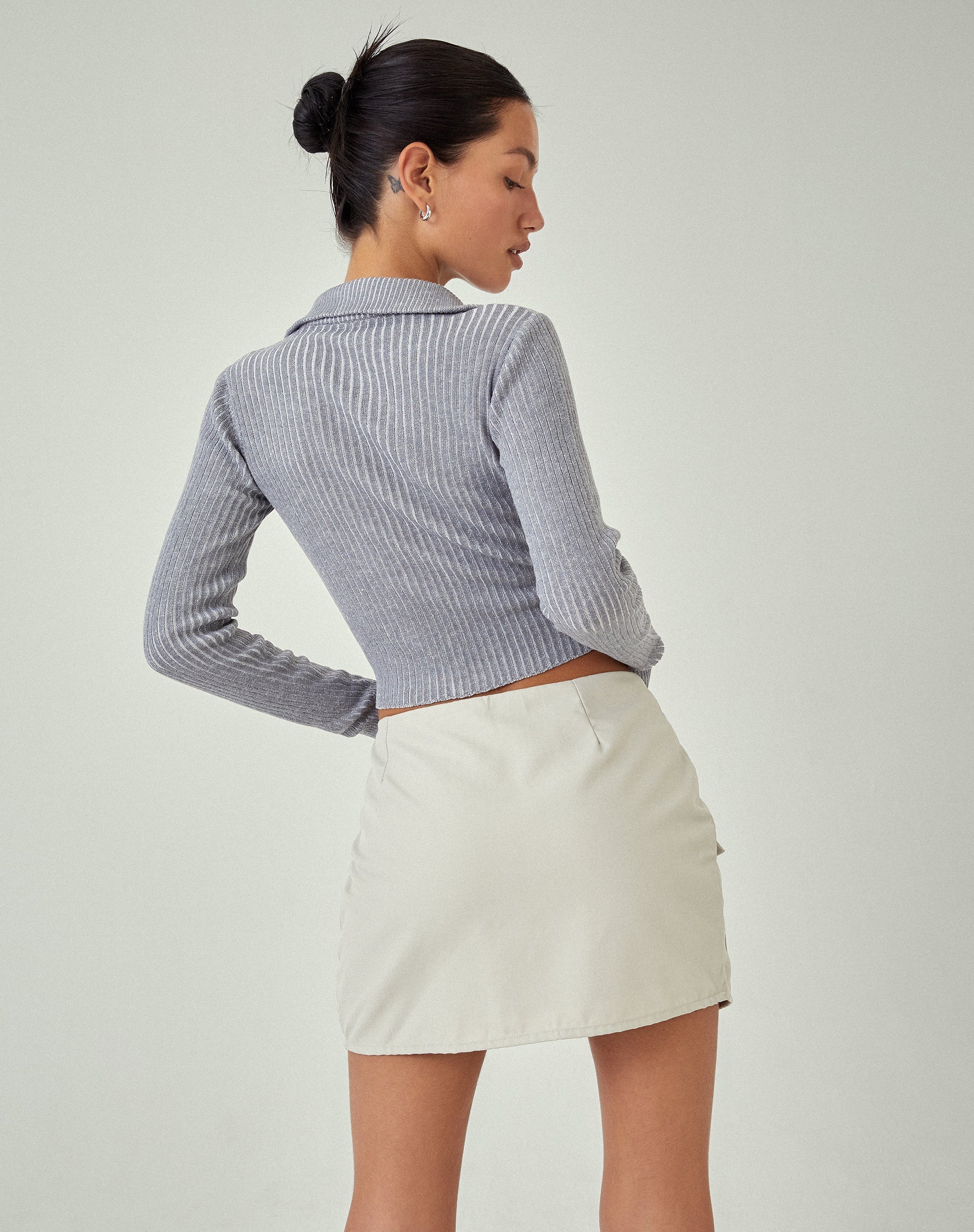 image de MOTEL X JACQUIE Pull court Tuzifa en gris