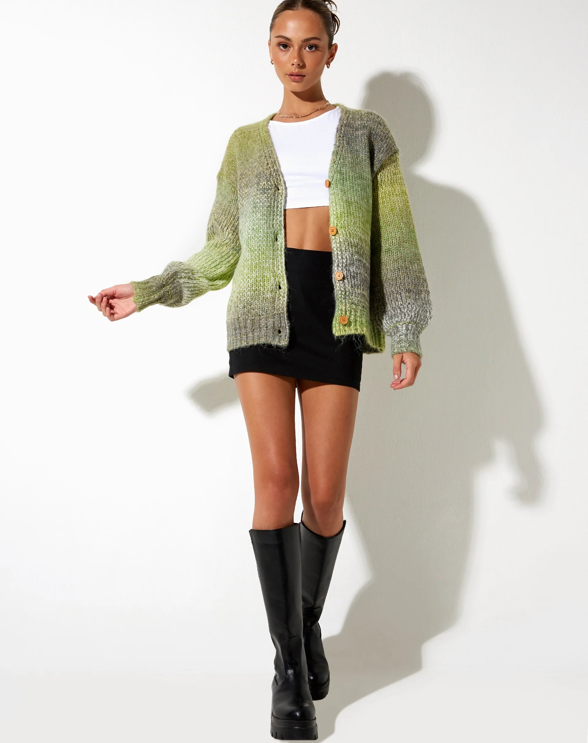 image de Uriela Cardi en vert pastel