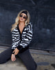 Image de Uriela Cardigan en tricot zébré noir et blanc