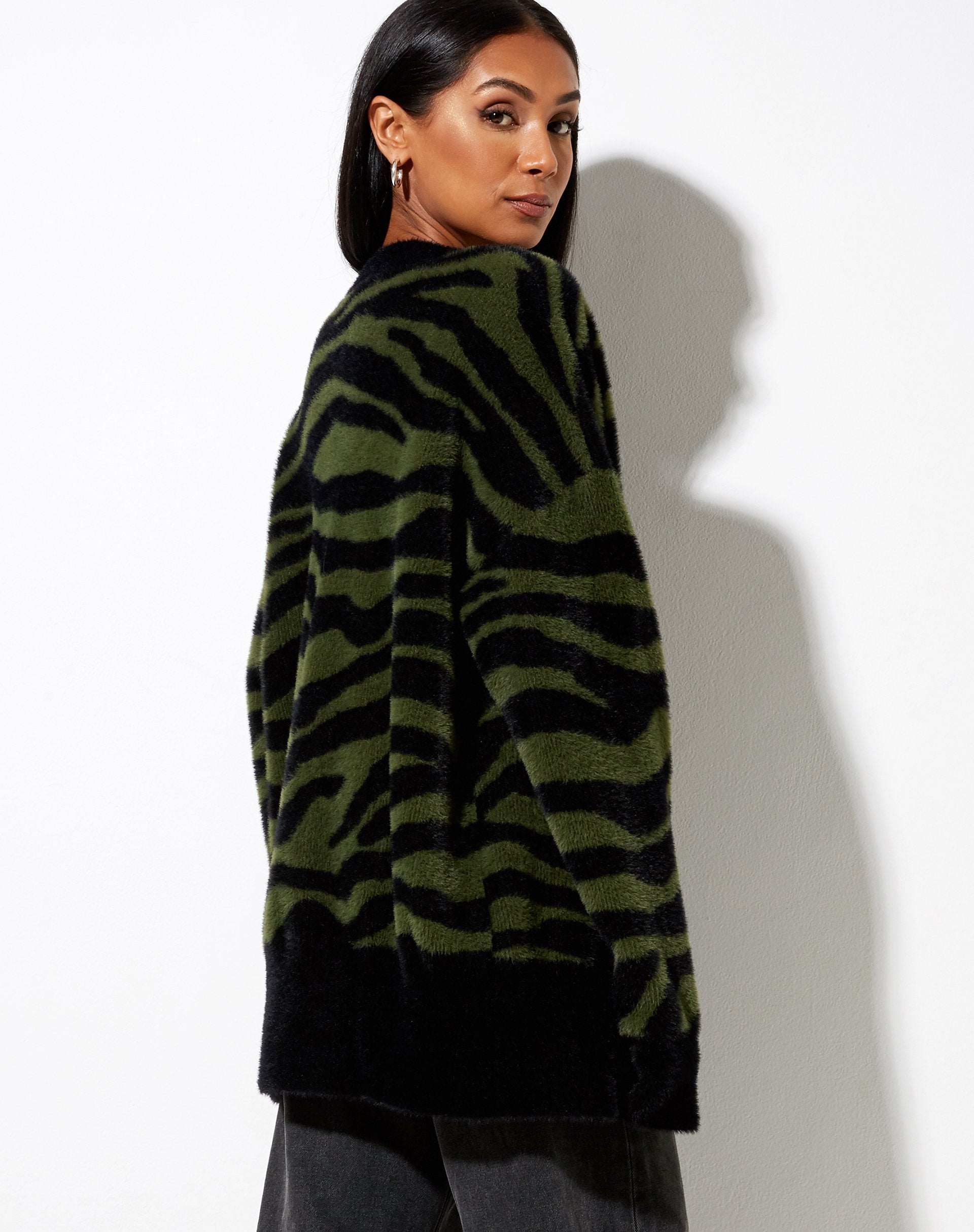 Image de l'Uriela Cardi en tricot Zebra Olive et Noir