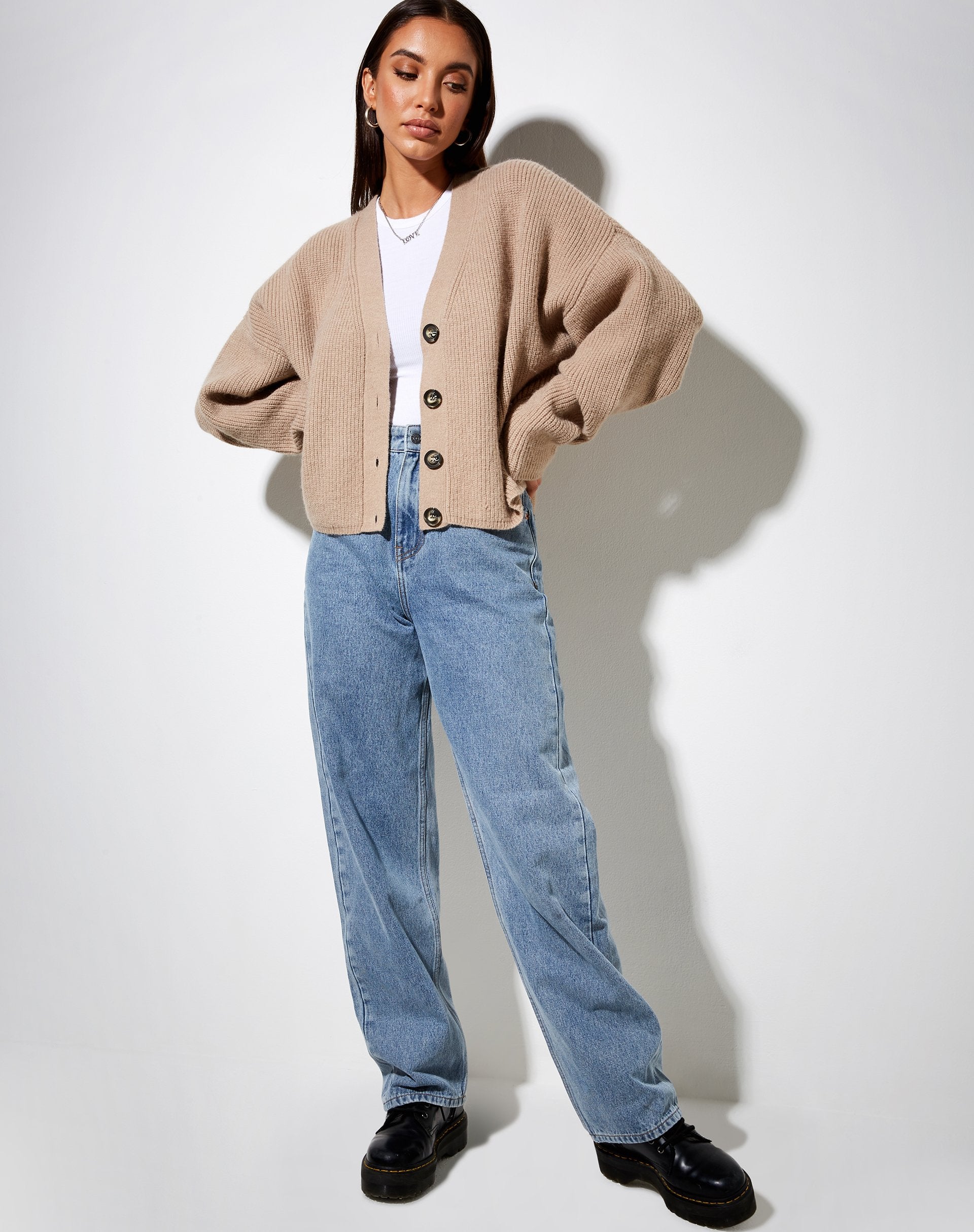 Image de Wallace Cardi en gris beige