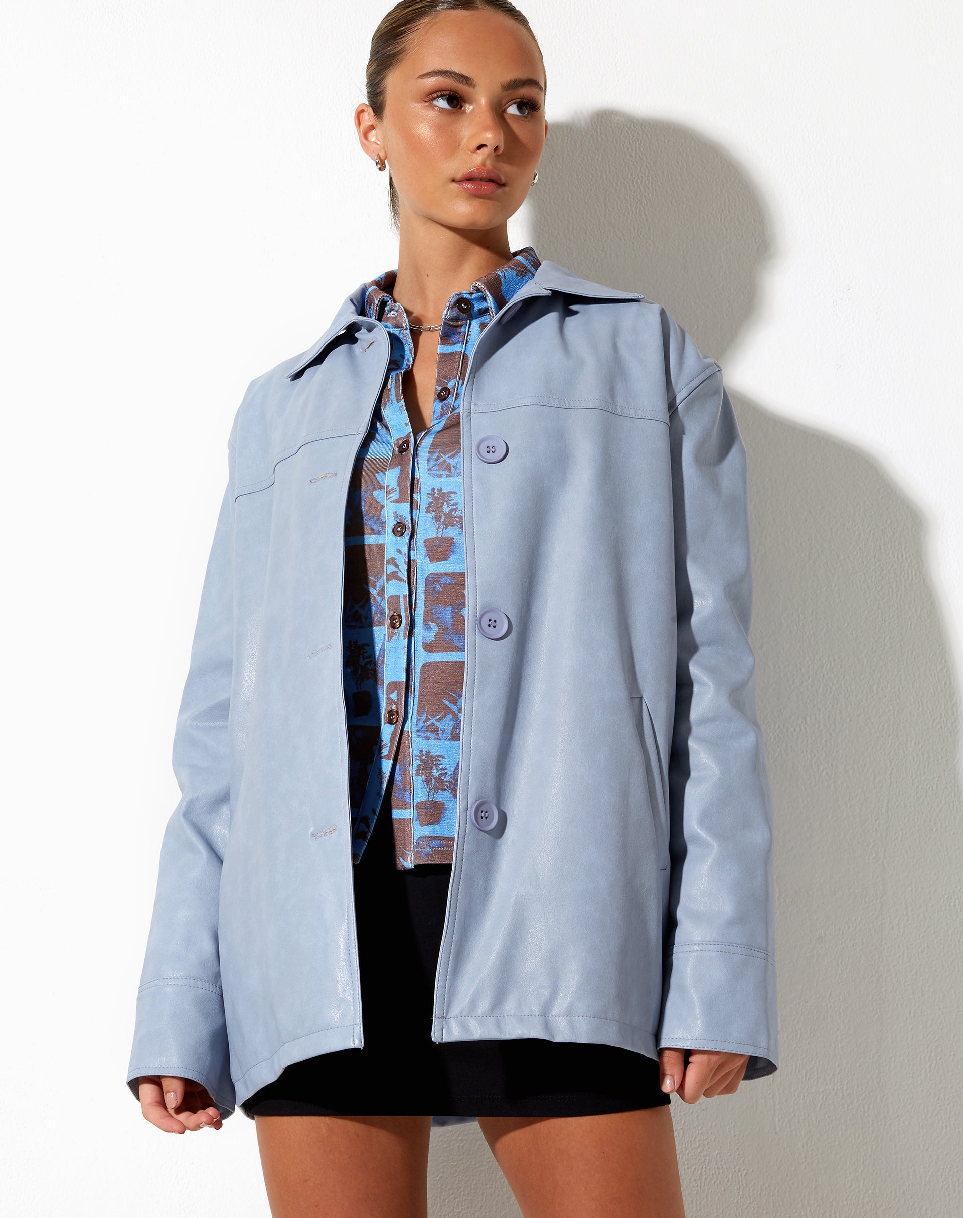 Image de la veste Walta en PU bleu poudré