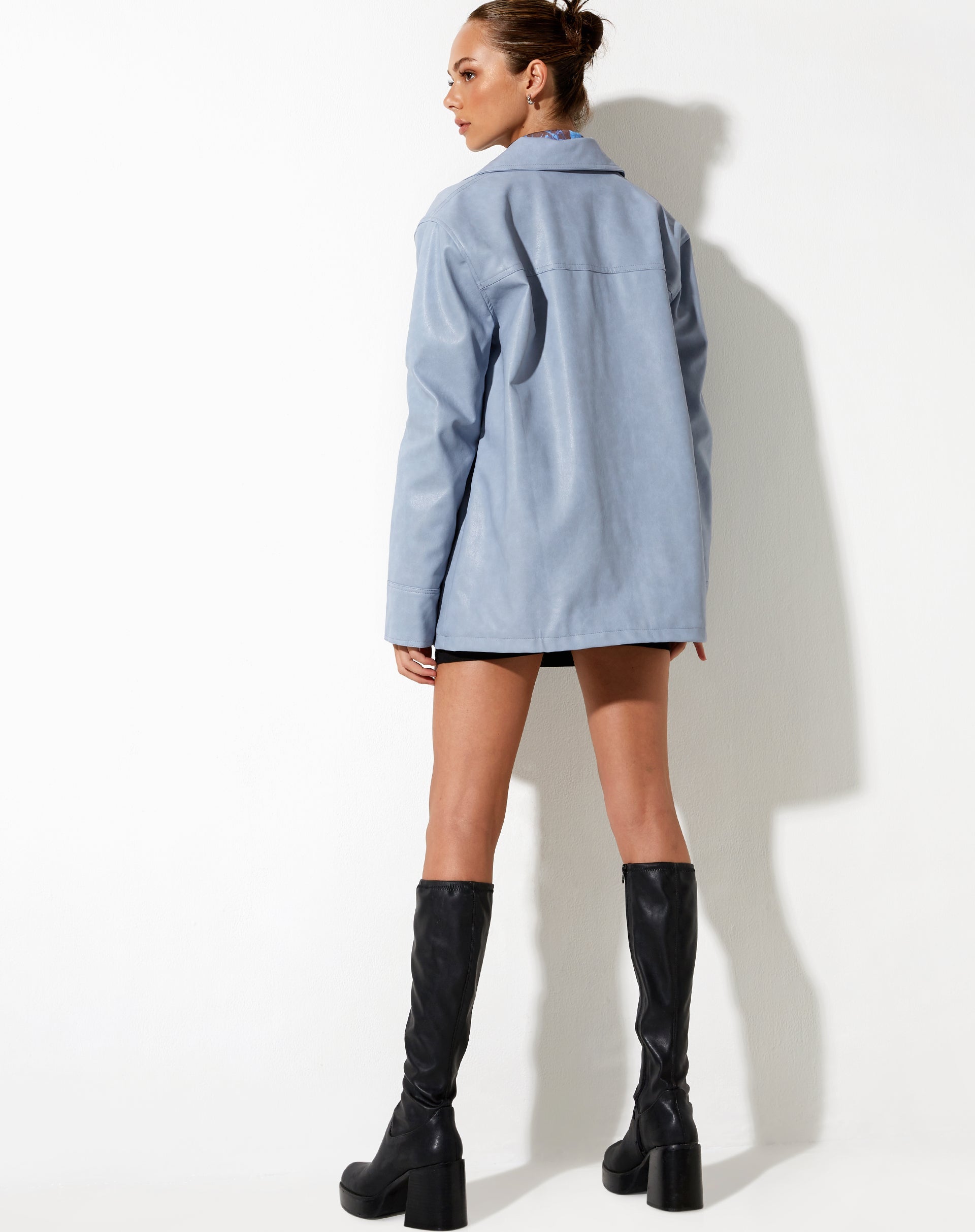 Image de la veste Walta en PU bleu poudré