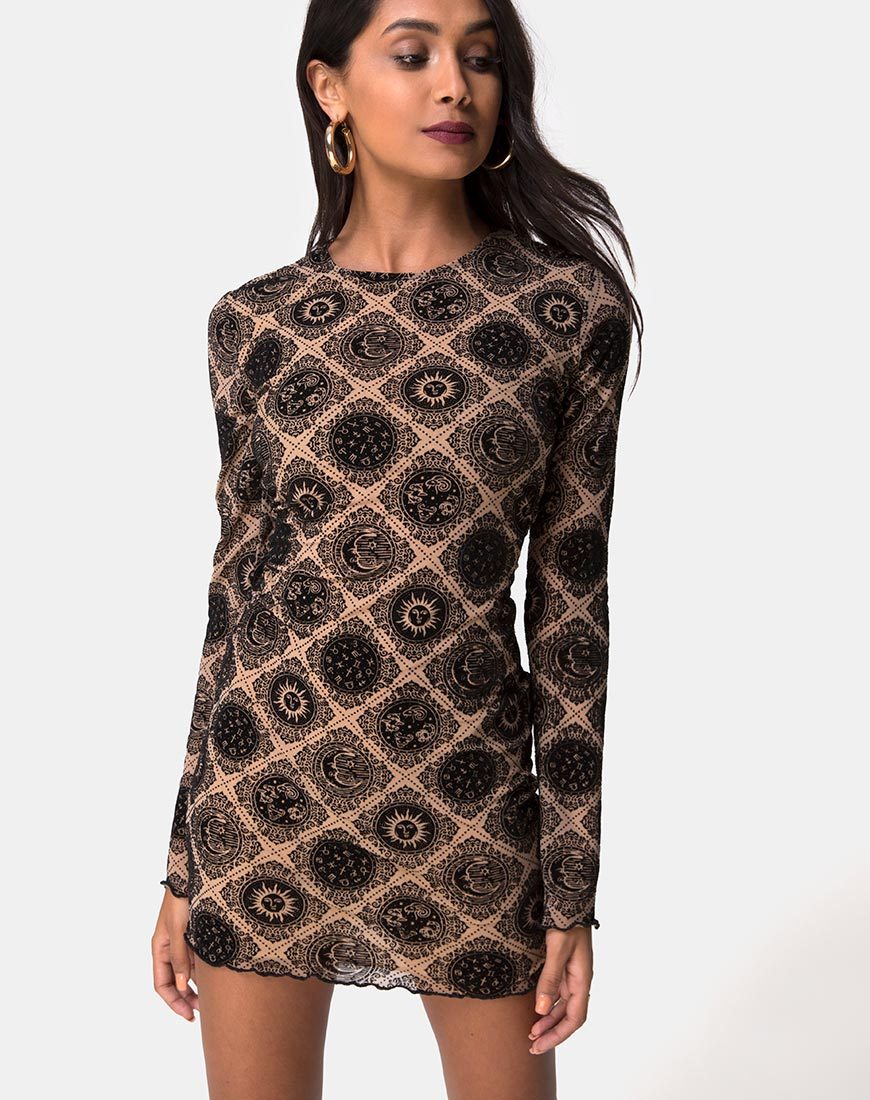 Robe Wyanna en filet taupe avec flocage de signes noirs