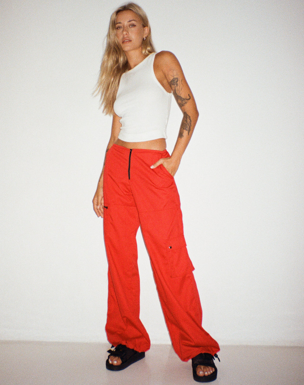 Pantalon cargo Xander en Cotton Drill True Red